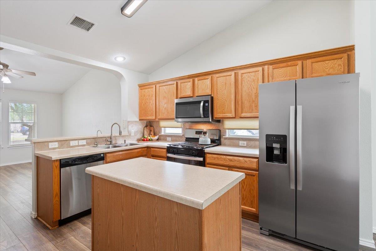 909 King Cotton Ln, Round Rock, TX 78664