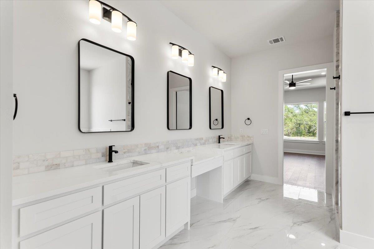 123 Wagon Wheel Trl, Bertram, TX 78605