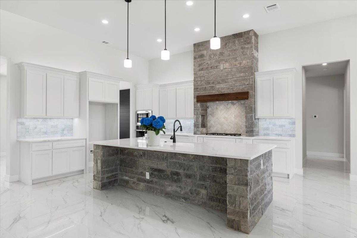 123 Wagon Wheel Trl, Bertram, TX 78605