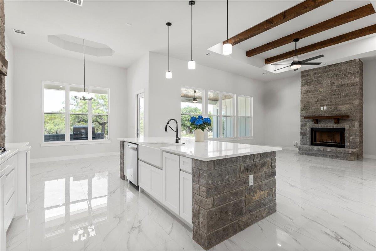 123 Wagon Wheel Trl, Bertram, TX 78605