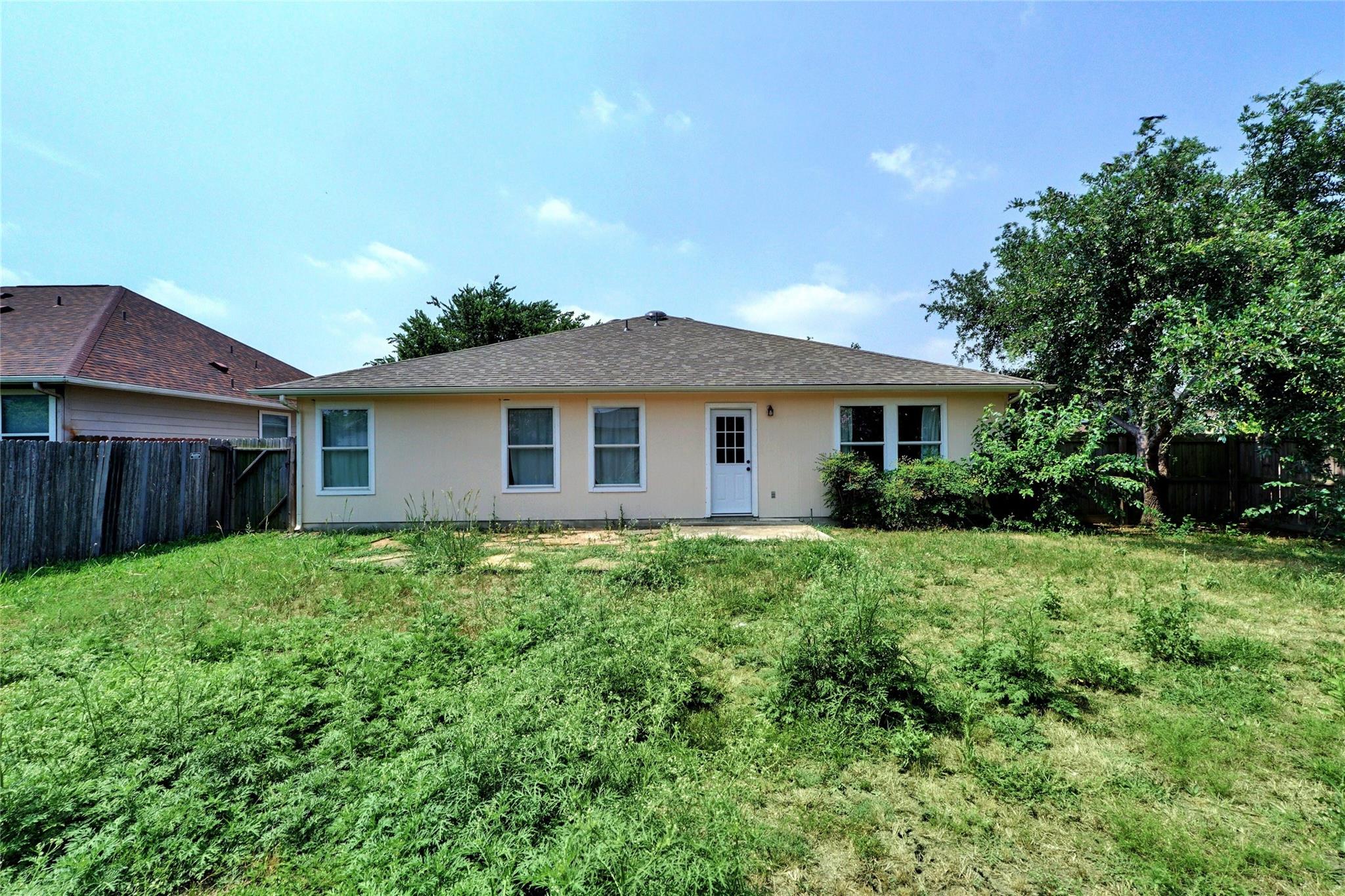 136 Holmstrom St, Hutto, TX 78634