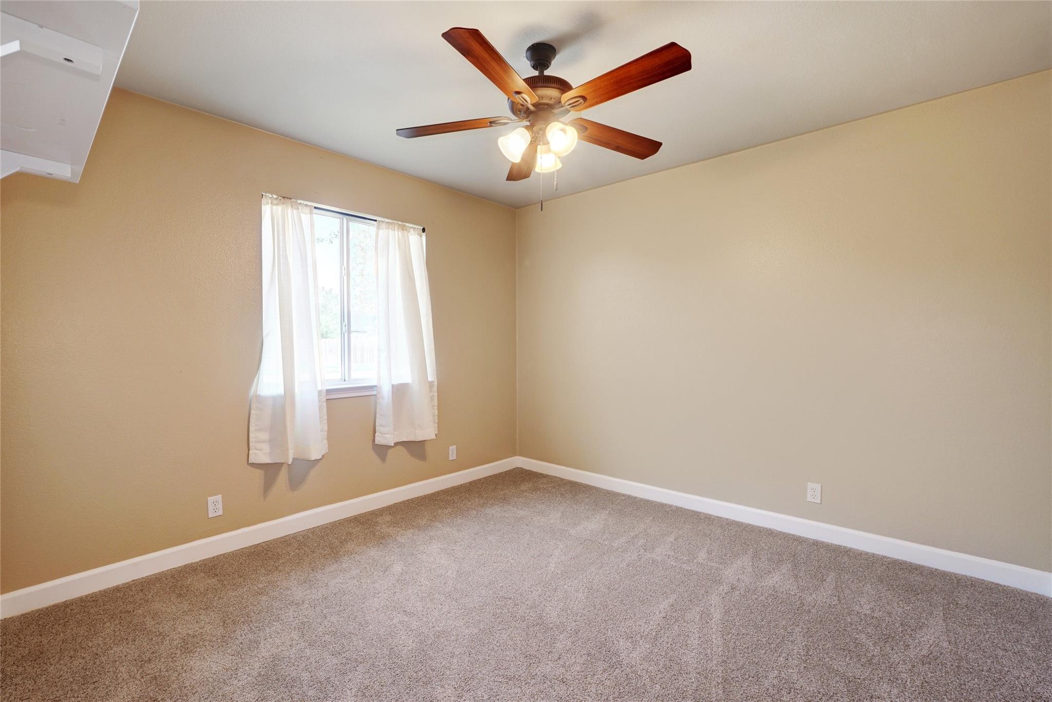 136 Holmstrom St, Hutto, TX 78634