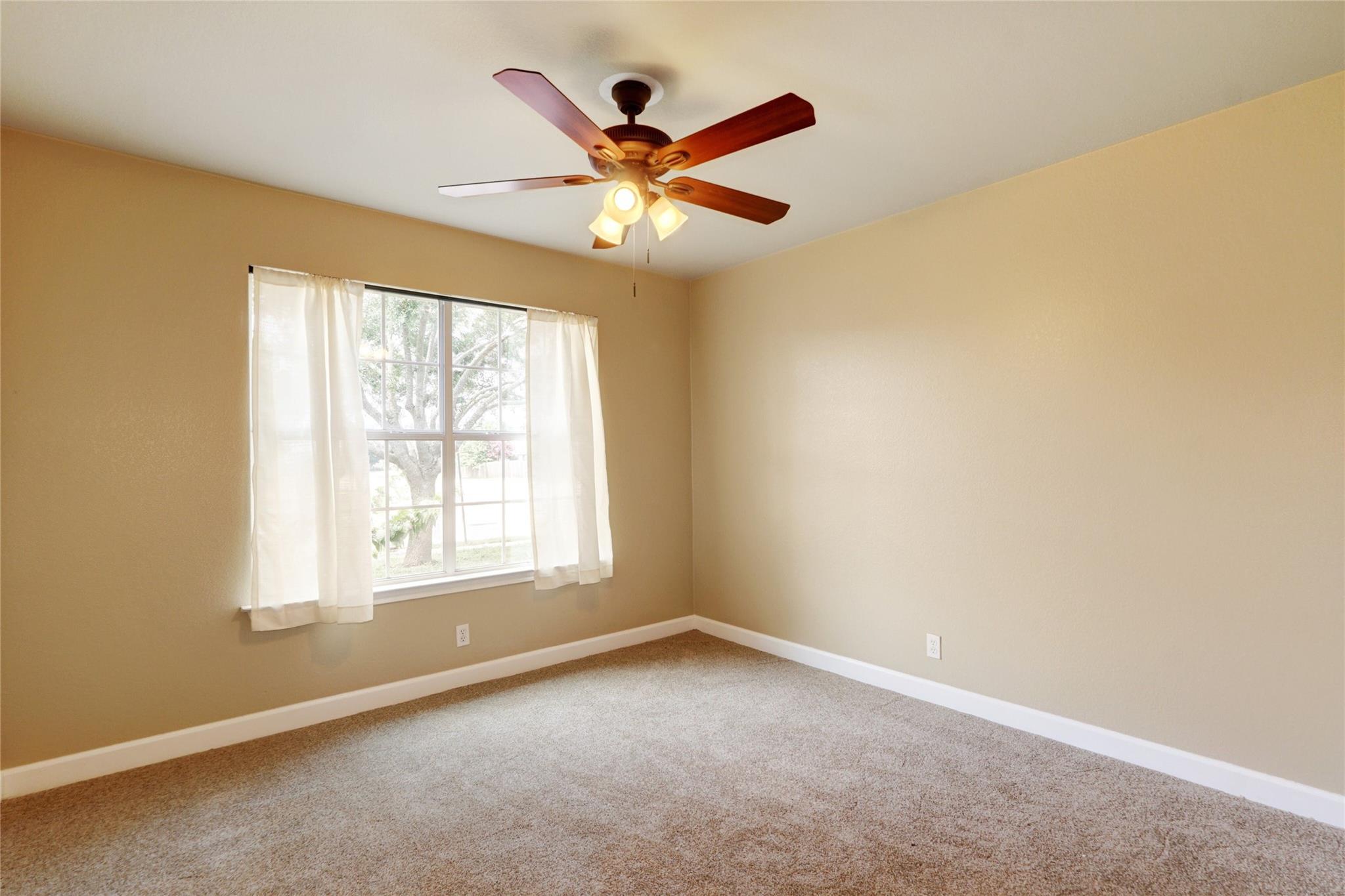 136 Holmstrom St, Hutto, TX 78634