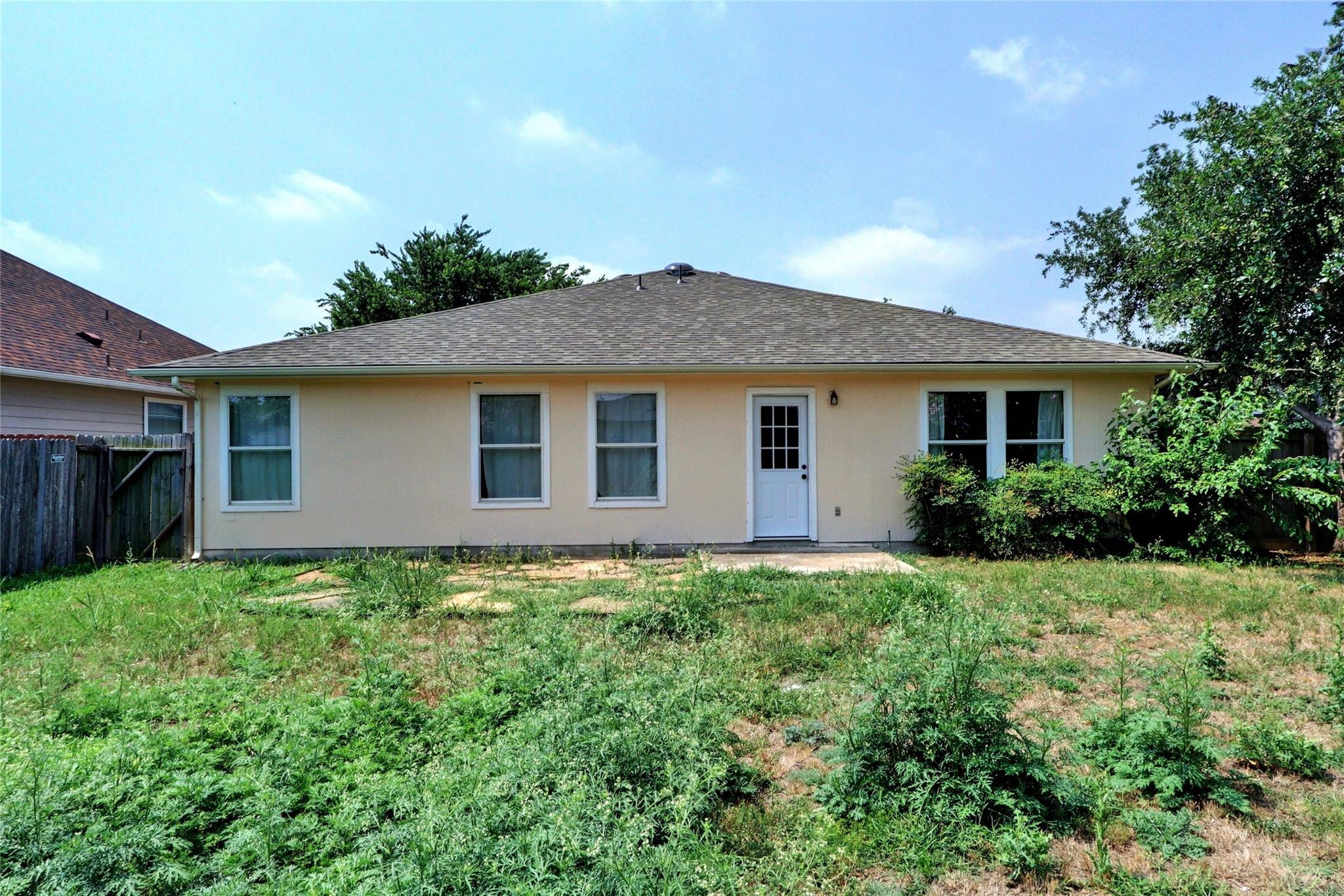 136 Holmstrom St, Hutto, TX 78634