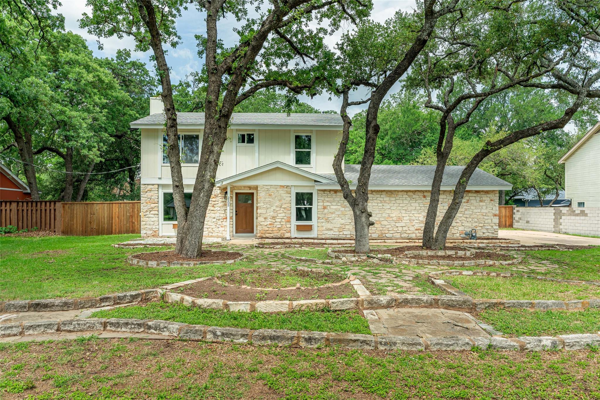 2105 Emerald Isle Dr, Leander, TX 78641