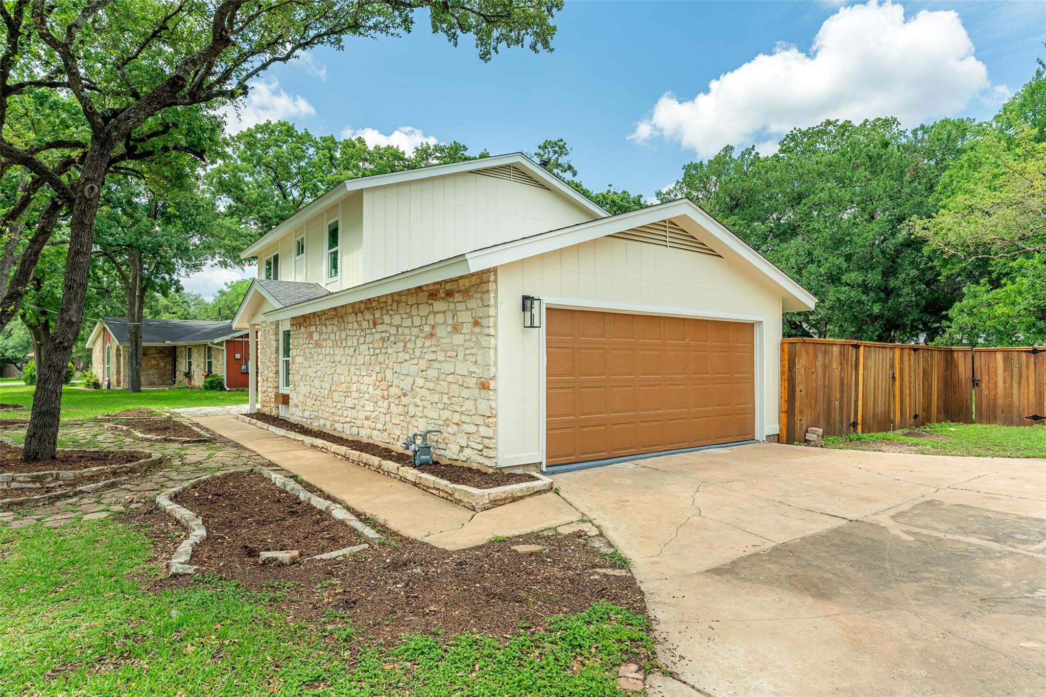 2105 Emerald Isle Dr, Leander, TX 78641