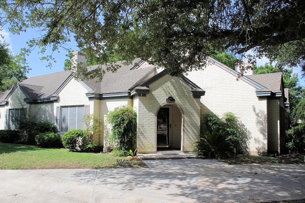 1298 Walter Ellison Dr, Lockhart, TX 78644