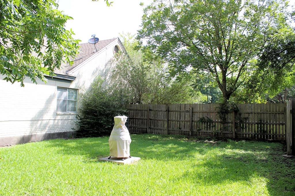 1298 Walter Ellison Dr, Lockhart, TX 78644