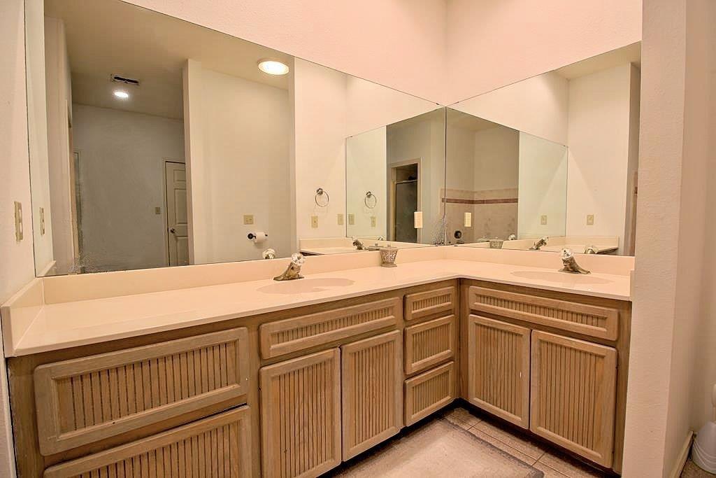 1298 Walter Ellison Dr, Lockhart, TX 78644