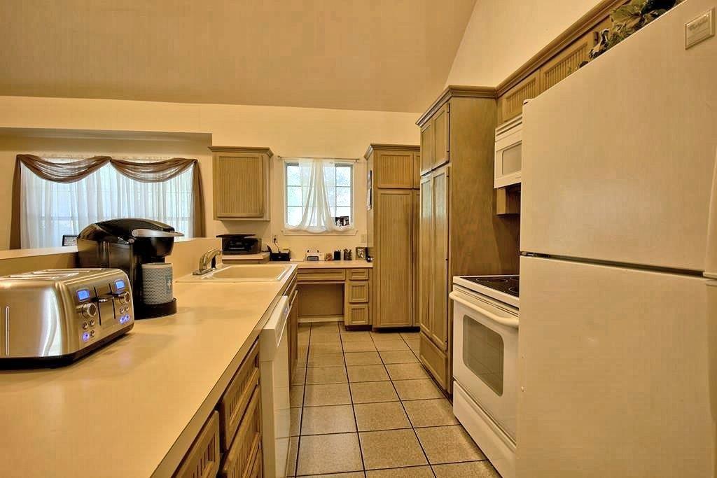 1298 Walter Ellison Dr, Lockhart, TX 78644