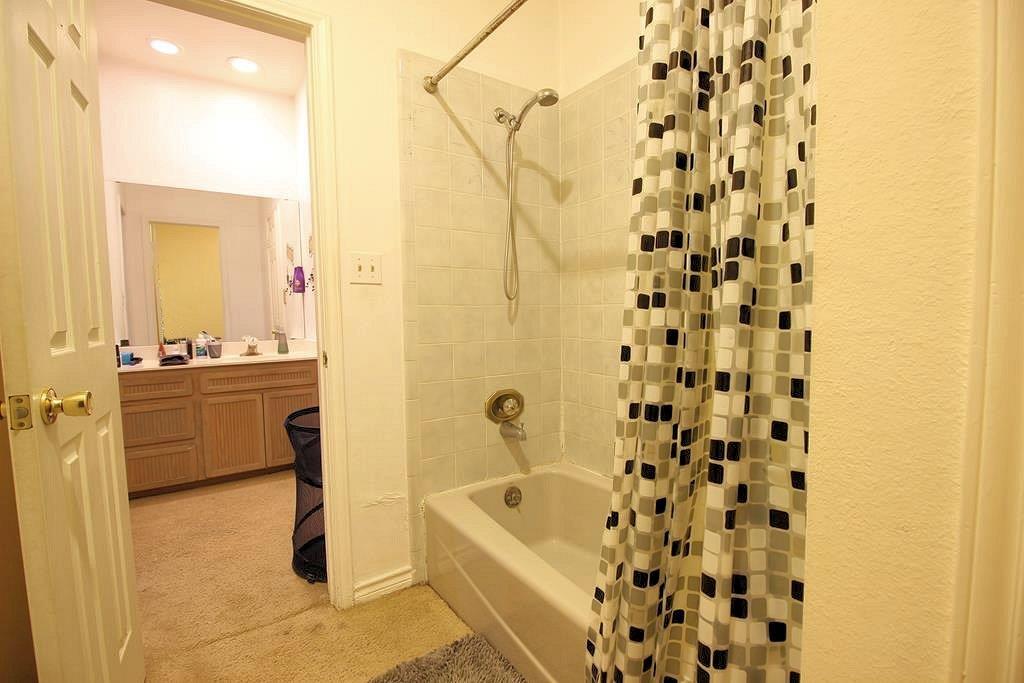 1298 Walter Ellison Dr, Lockhart, TX 78644