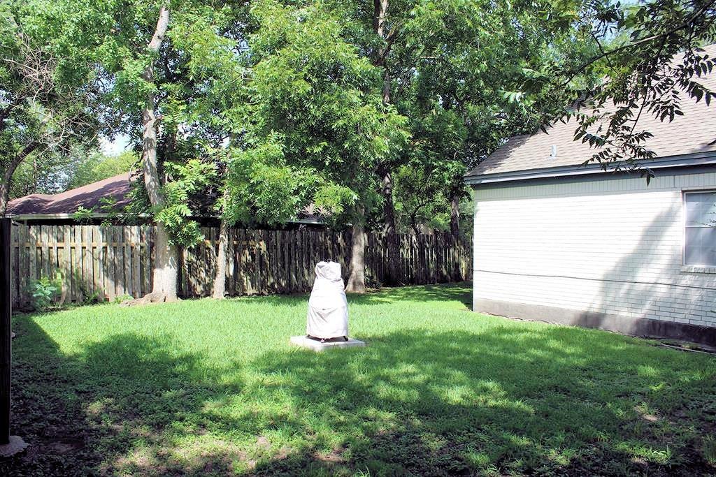 1298 Walter Ellison Dr, Lockhart, TX 78644