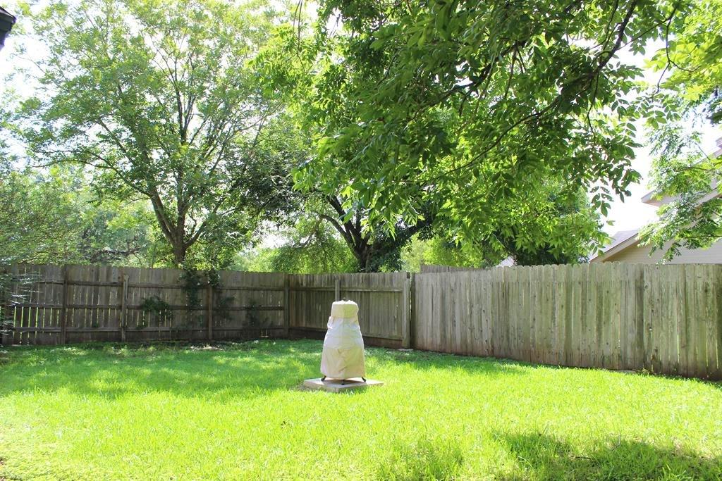 1298 Walter Ellison Dr, Lockhart, TX 78644