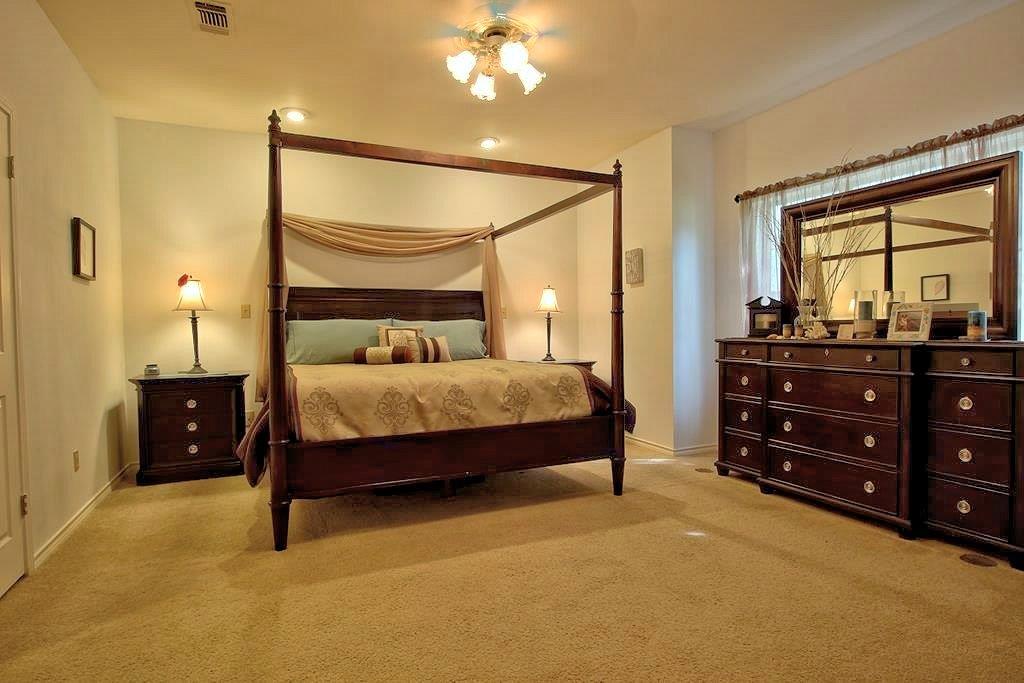 1298 Walter Ellison Dr, Lockhart, TX 78644