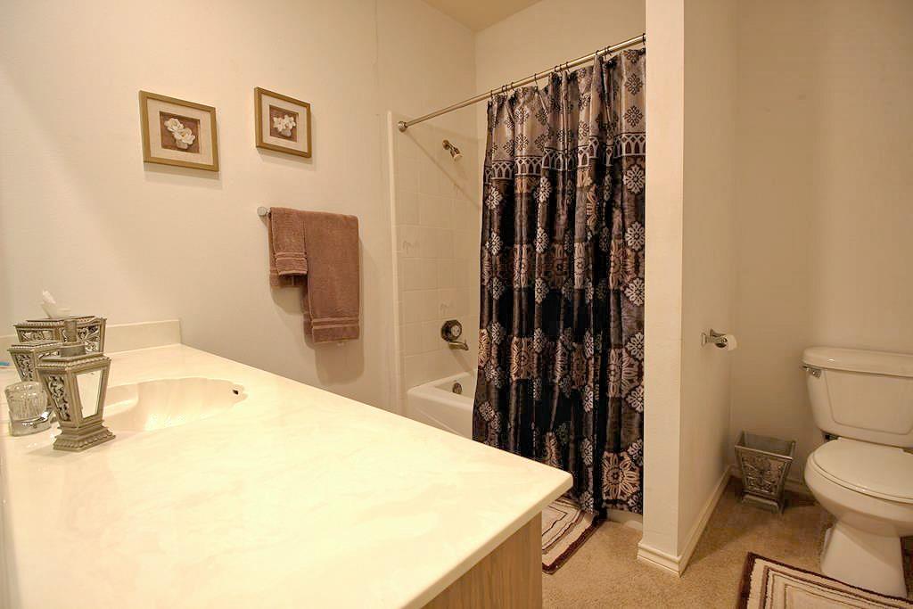 1298 Walter Ellison Dr, Lockhart, TX 78644