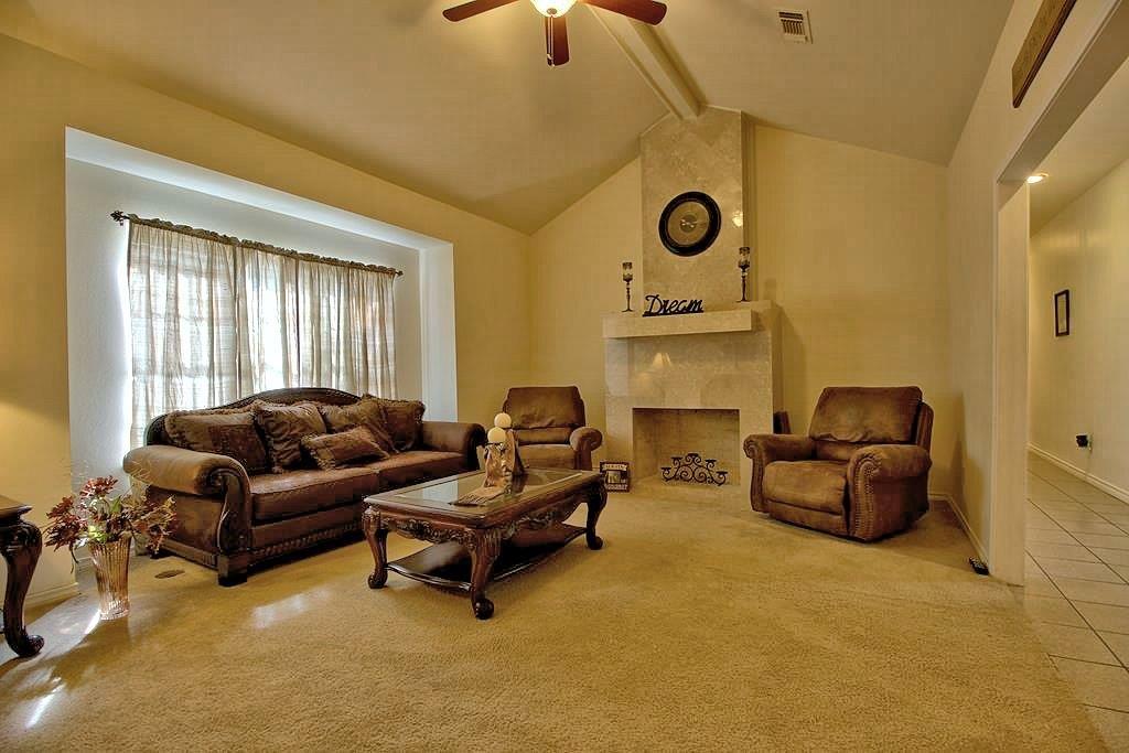 1298 Walter Ellison Dr, Lockhart, TX 78644