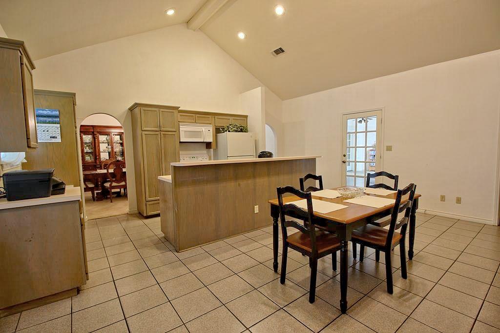 1298 Walter Ellison Dr, Lockhart, TX 78644