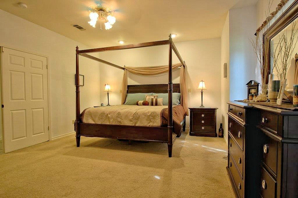 1298 Walter Ellison Dr, Lockhart, TX 78644