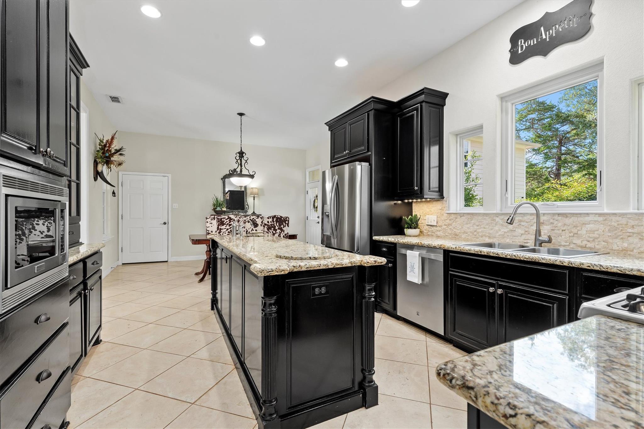 1016 High Hill Creek Rd, La Grange, TX 78945