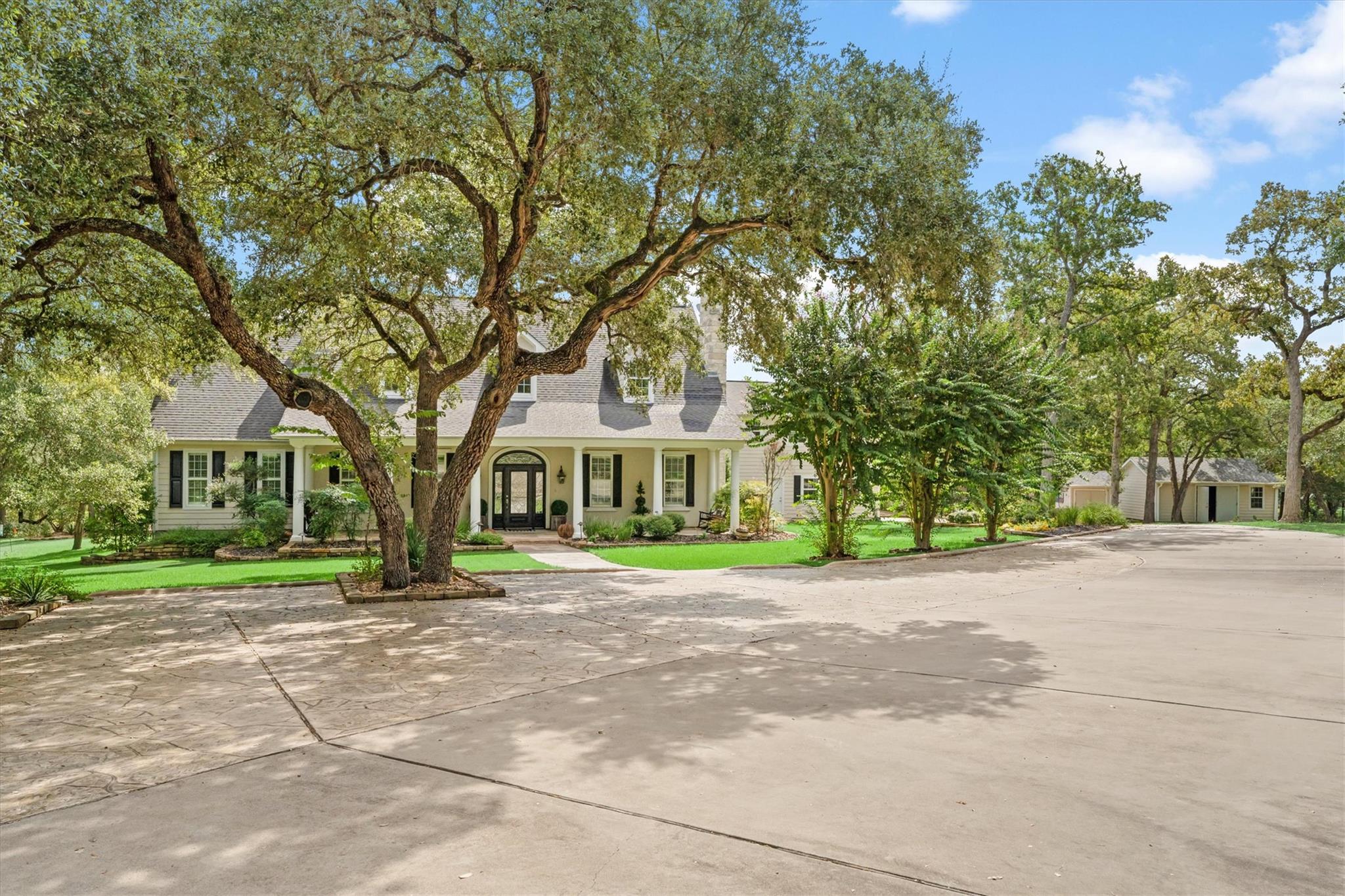 1016 High Hill Creek Rd, La Grange, TX 78945