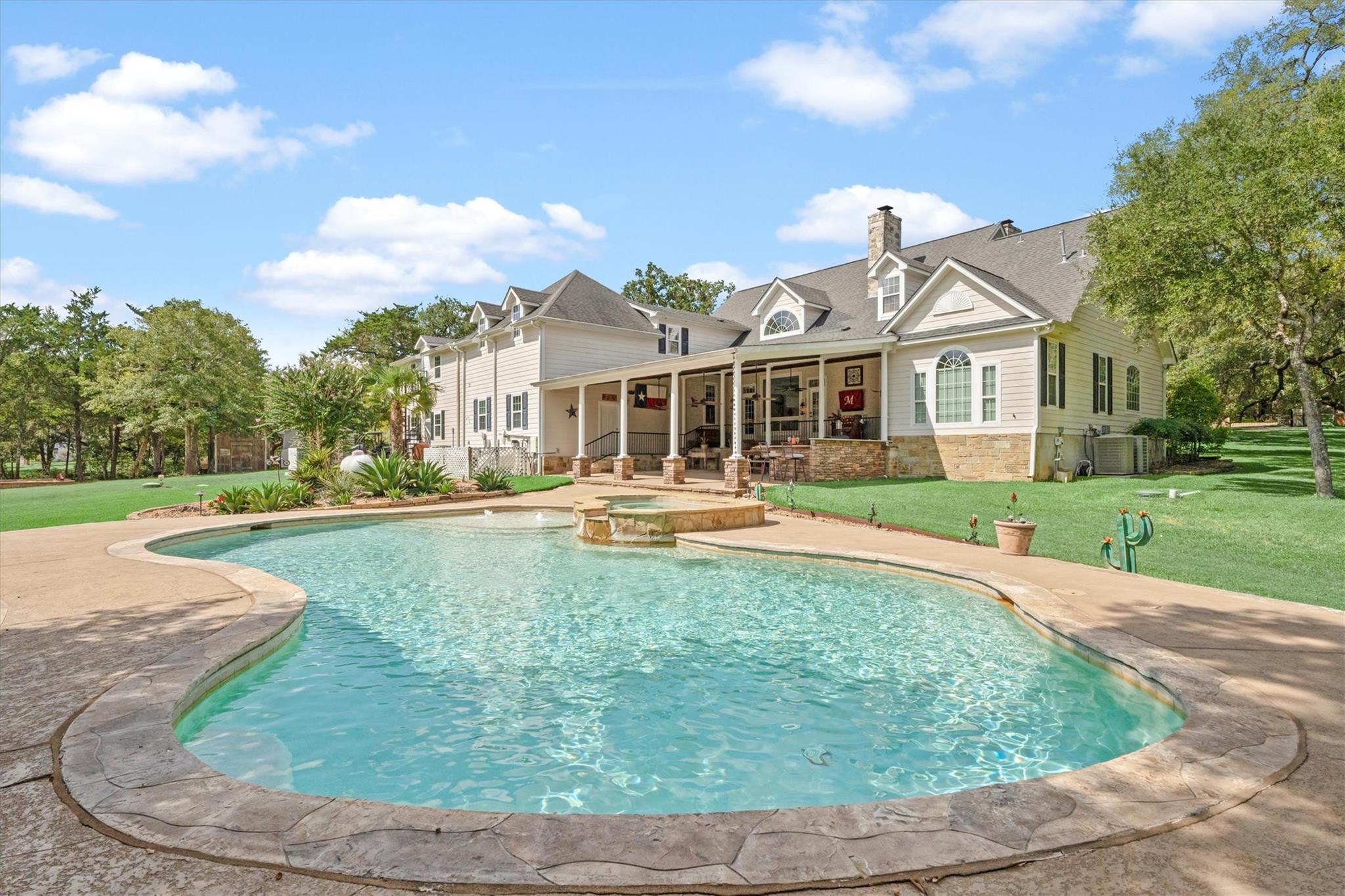 1016 High Hill Creek Rd, La Grange, TX 78945