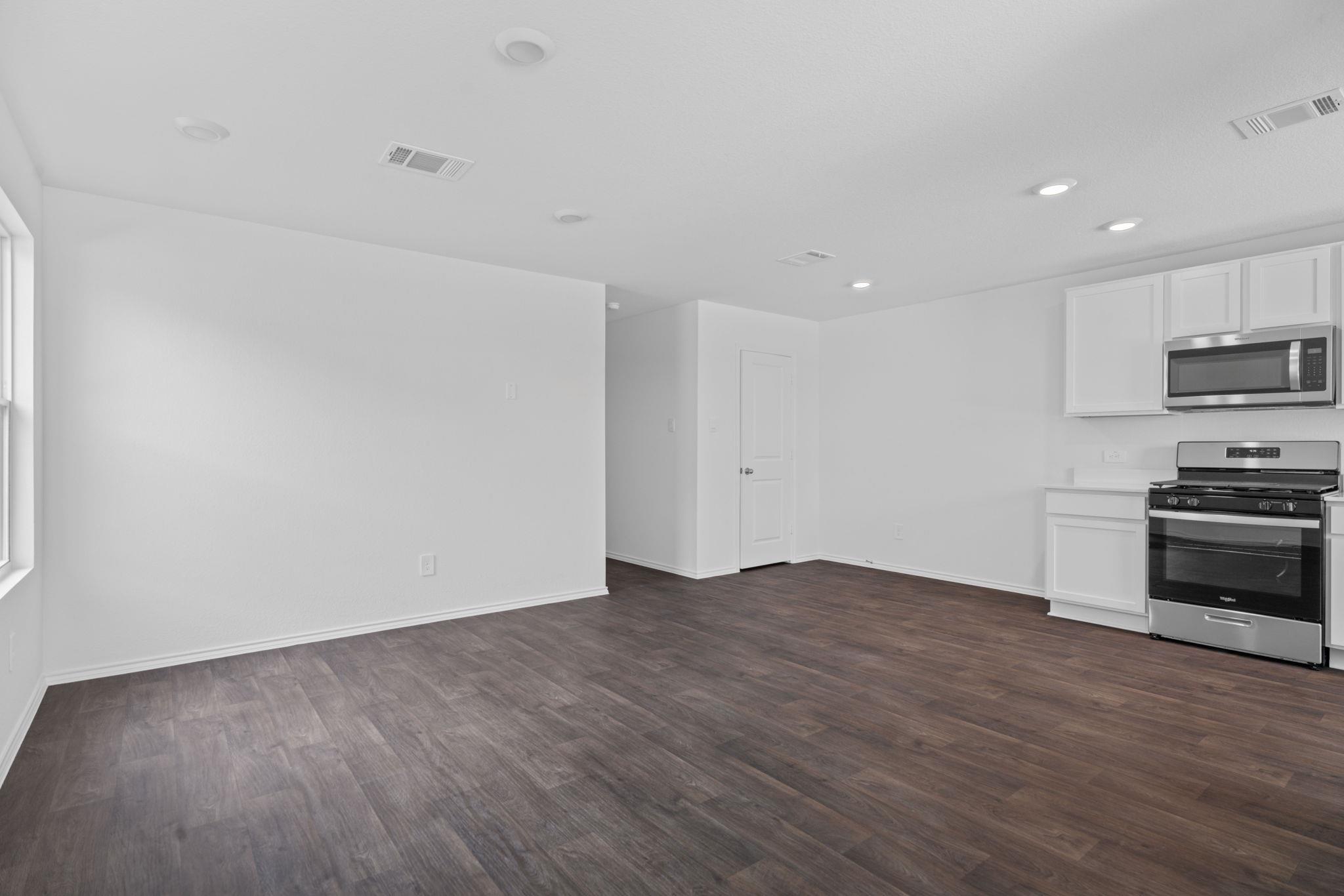 127 Safflower Dr, Uhland, TX 78640