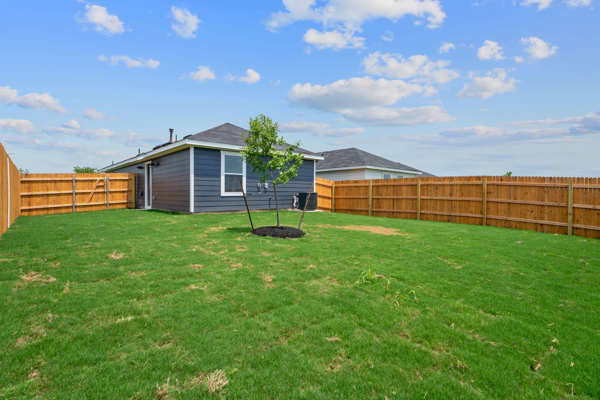 127 Safflower Dr, Uhland, TX 78640