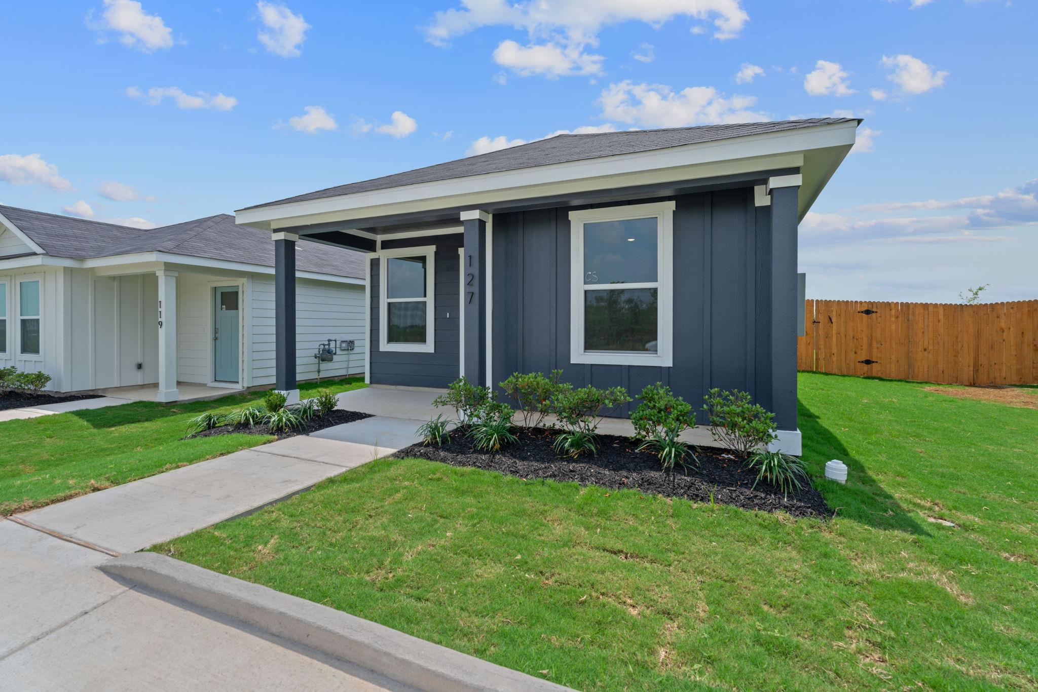 127 Safflower Dr, Uhland, TX 78640