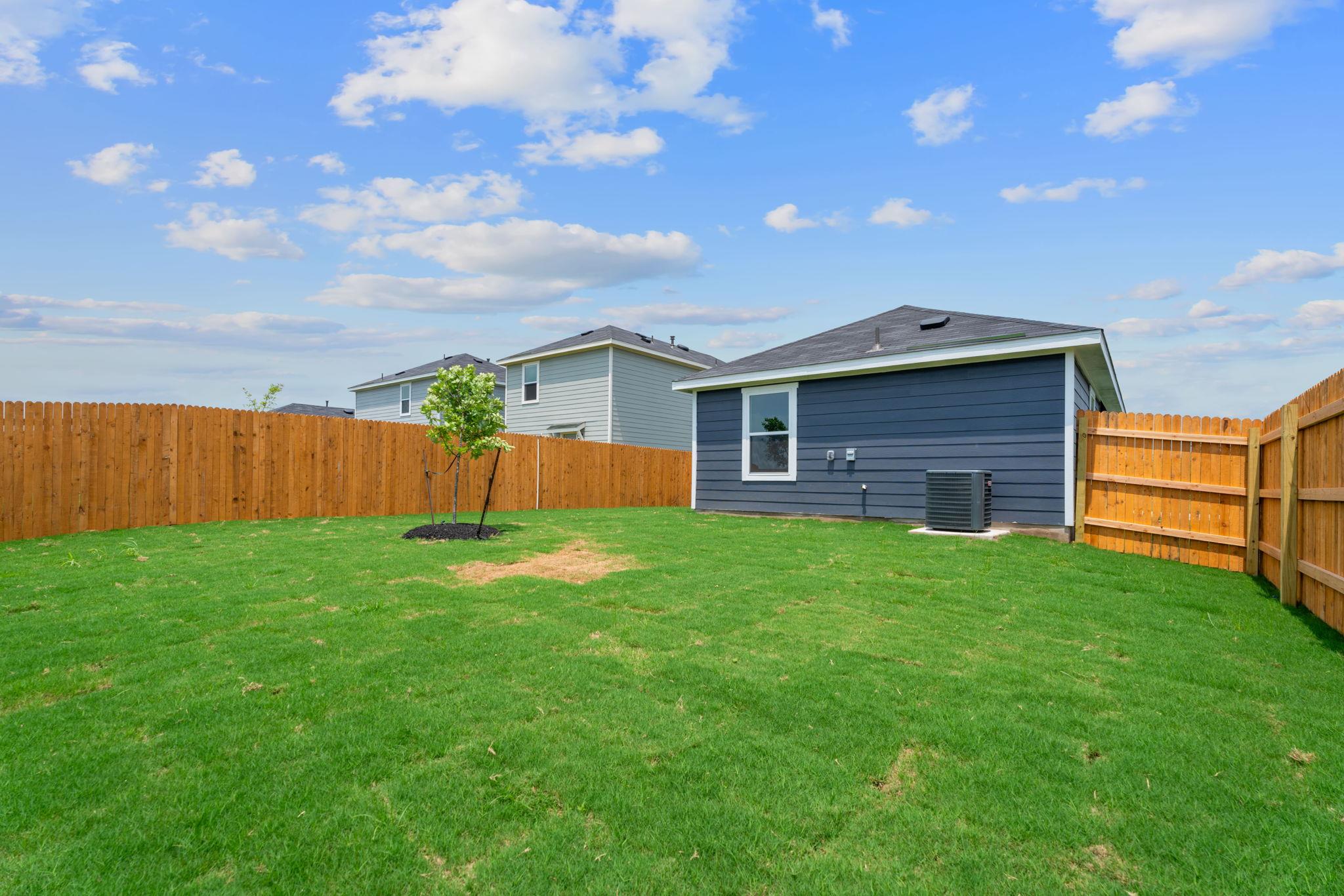127 Safflower Dr, Uhland, TX 78640