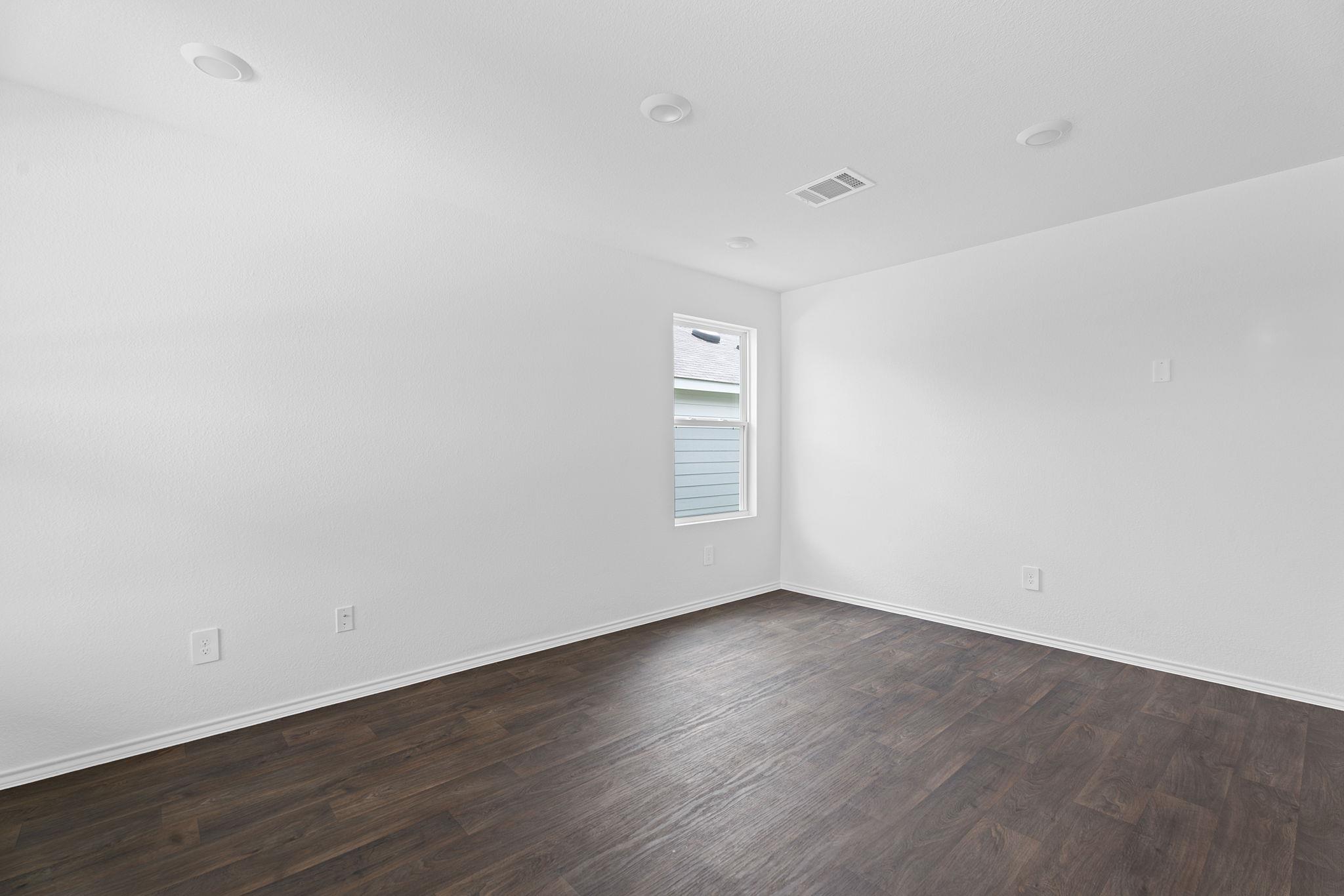 127 Safflower Dr, Uhland, TX 78640