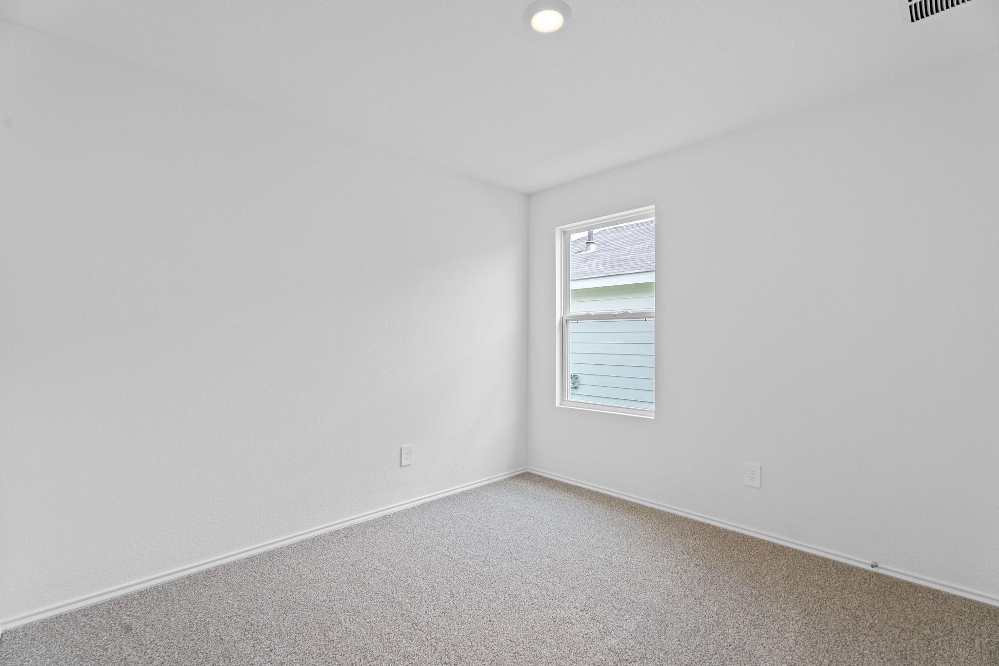 127 Safflower Dr, Uhland, TX 78640