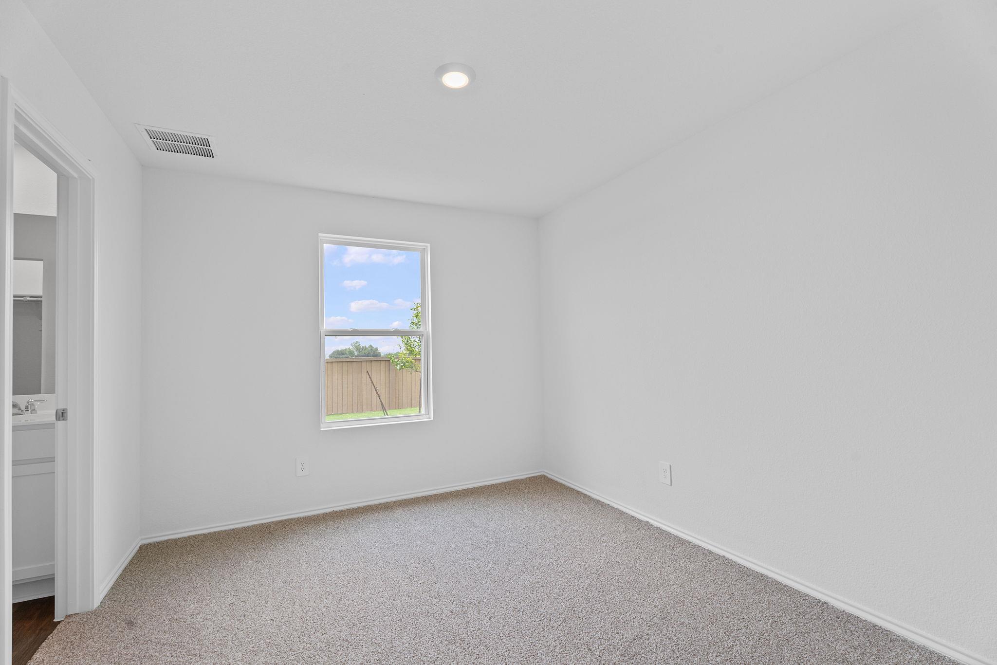 127 Safflower Dr, Uhland, TX 78640