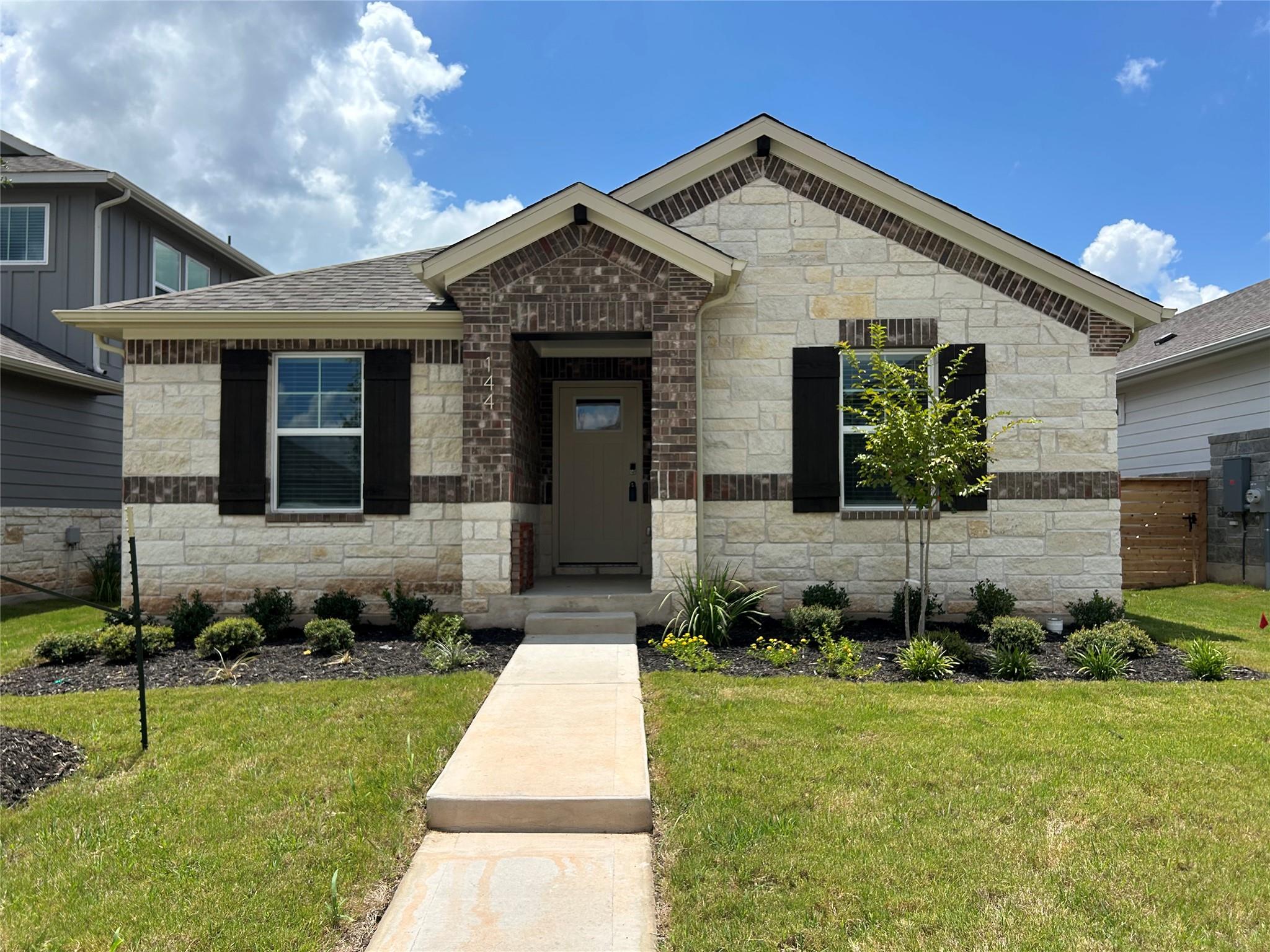 144 Zinnia Ln, Hutto, TX 78634