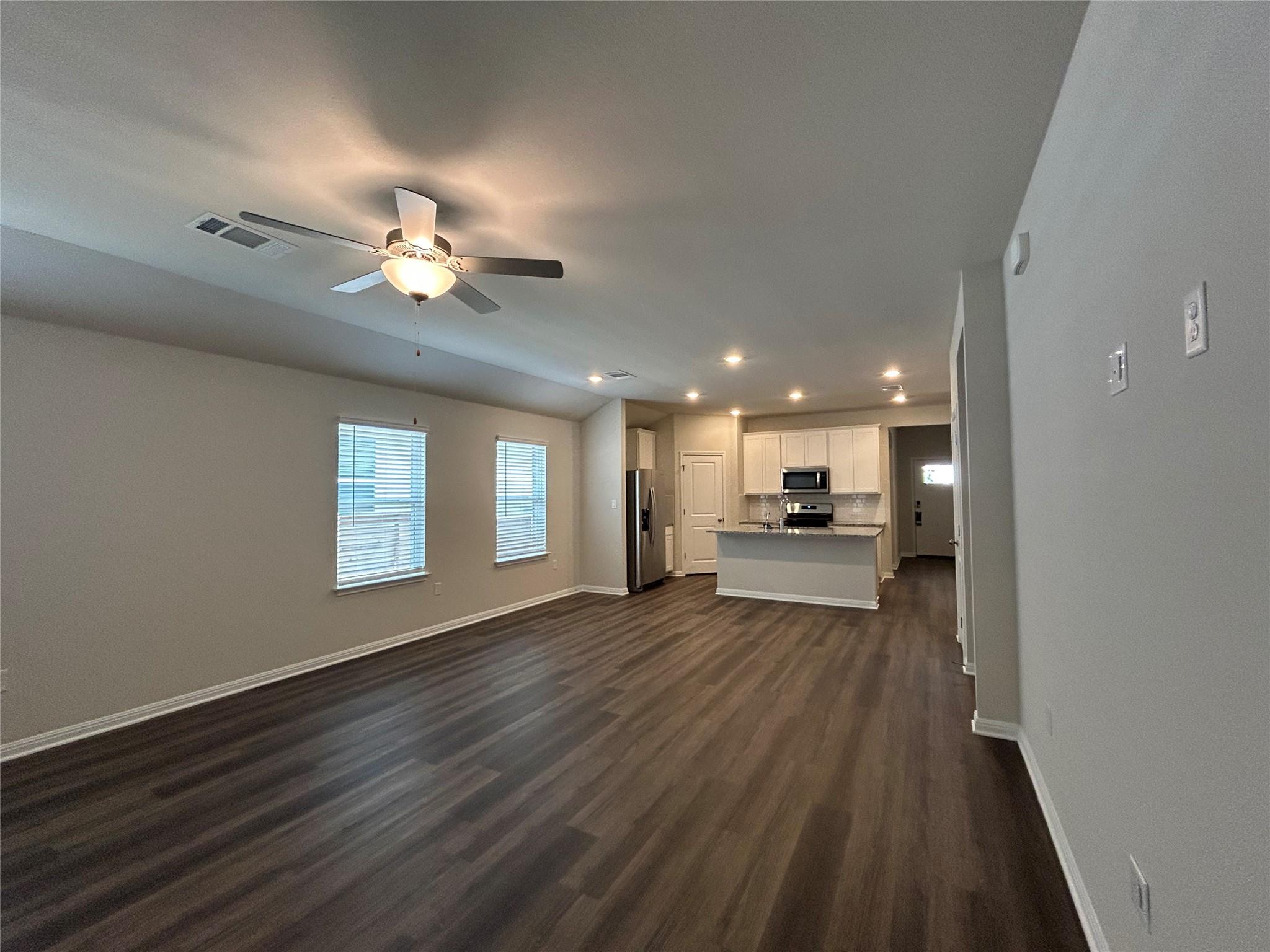 144 Zinnia Ln, Hutto, TX 78634