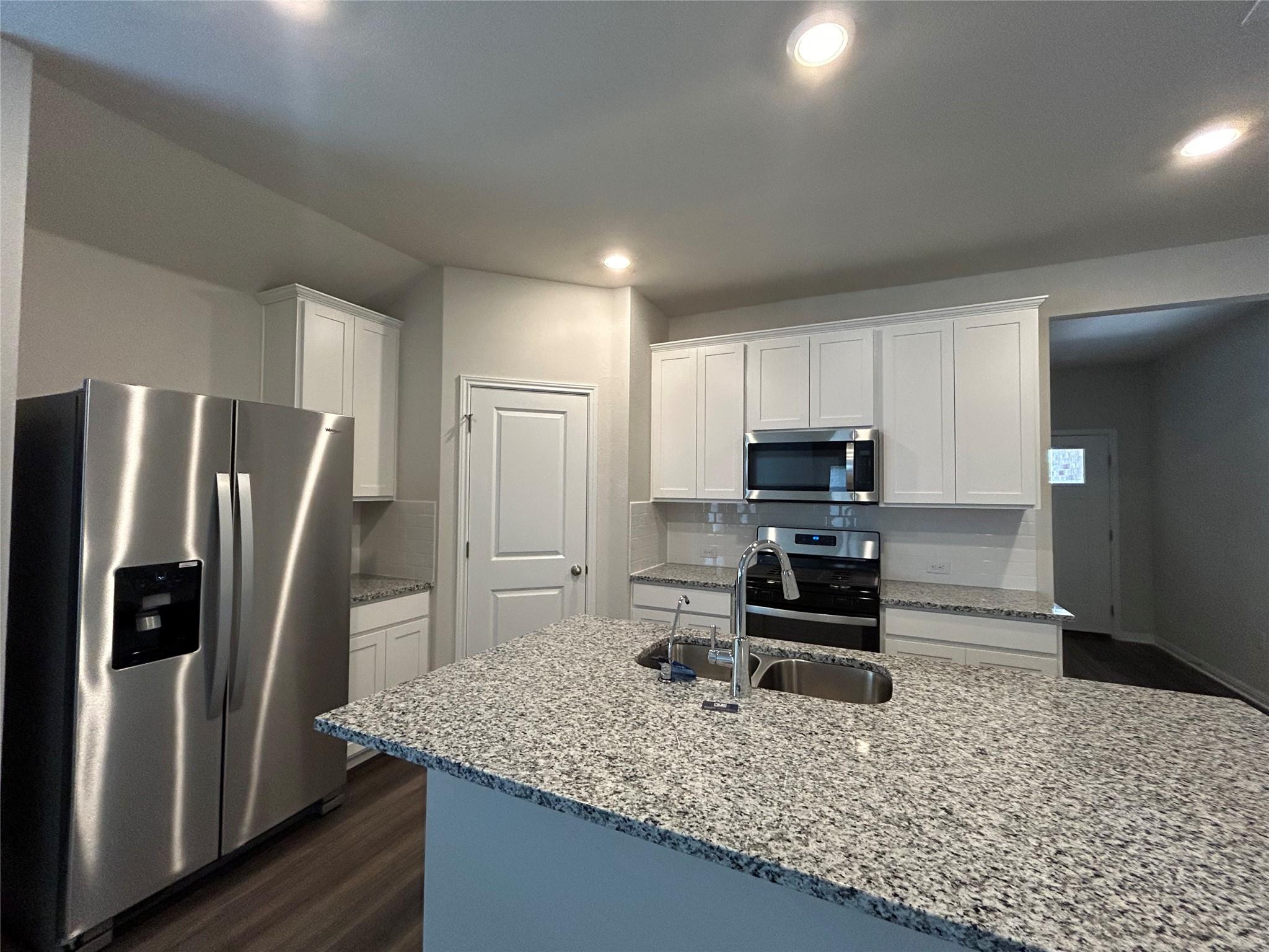 144 Zinnia Ln, Hutto, TX 78634