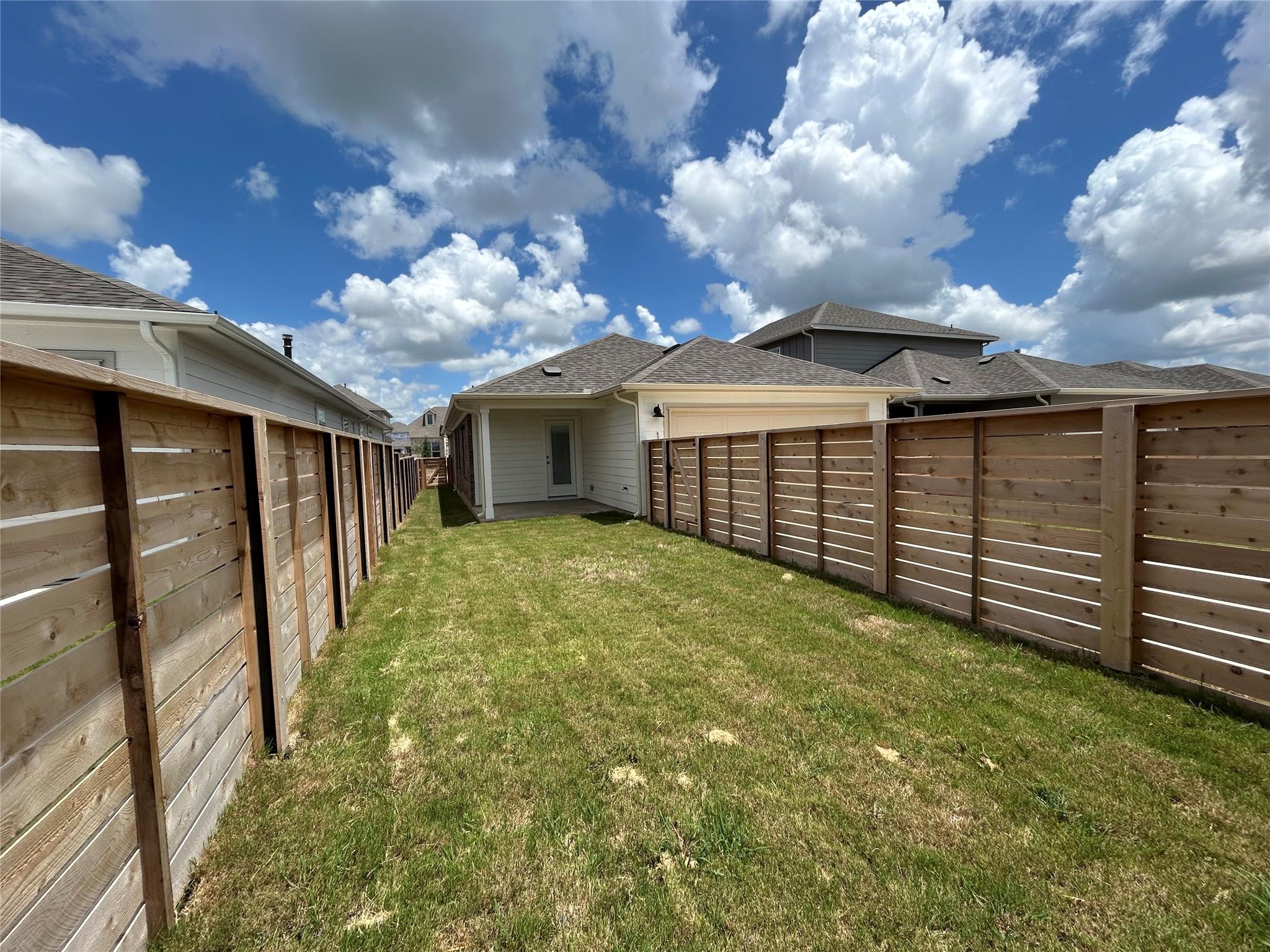 144 Zinnia Ln, Hutto, TX 78634