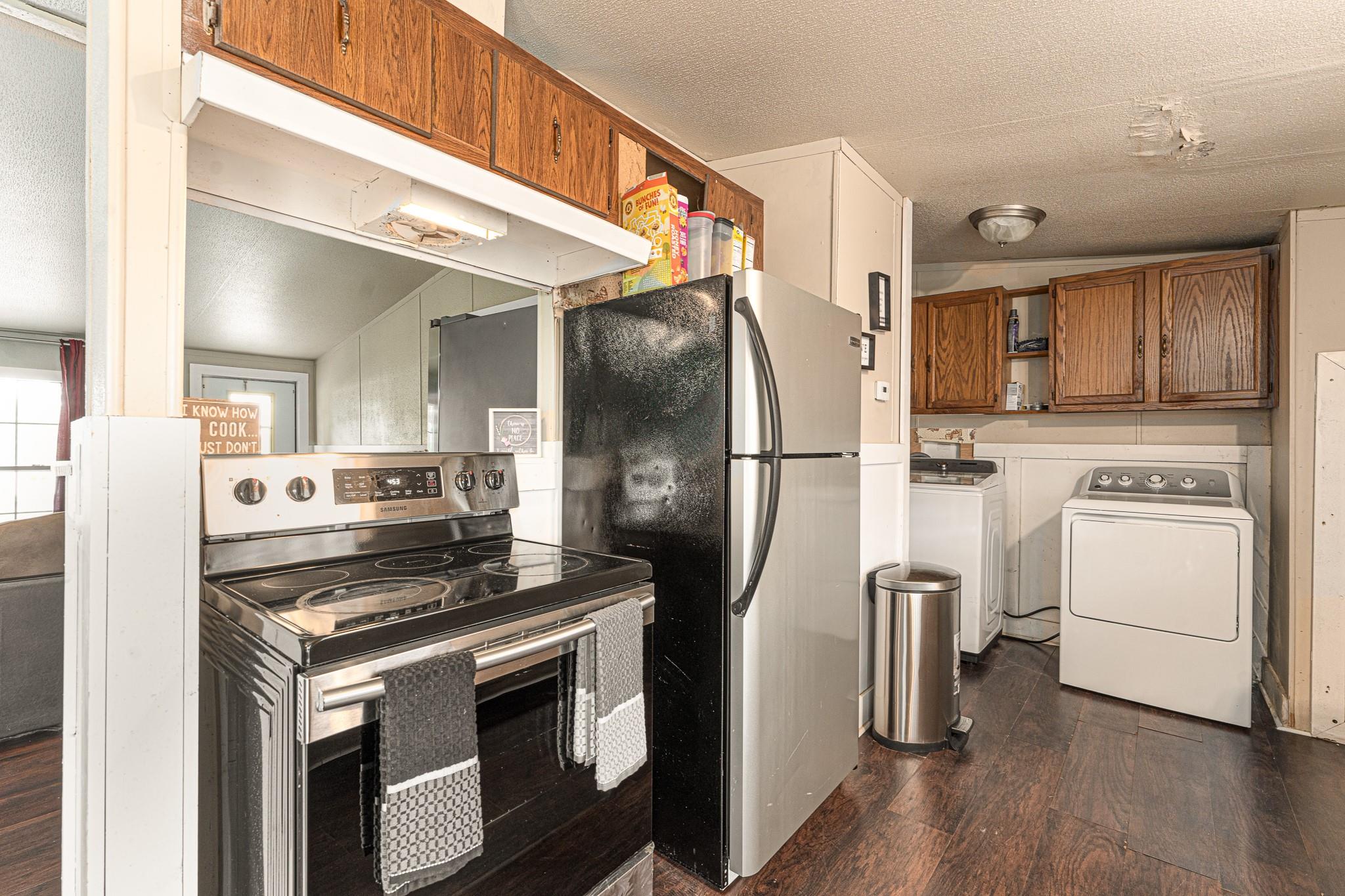 121 Redbird Ln, Smithville, TX 78957