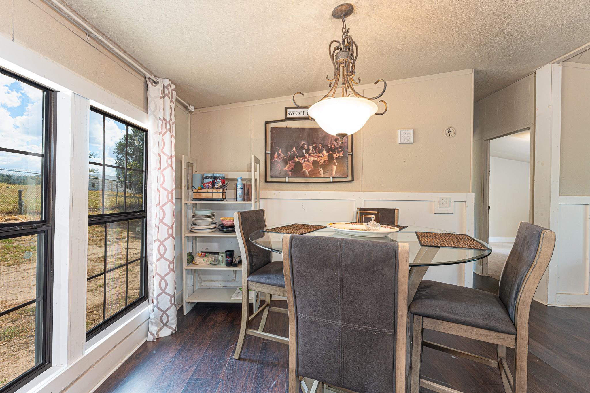 121 Redbird Ln, Smithville, TX 78957