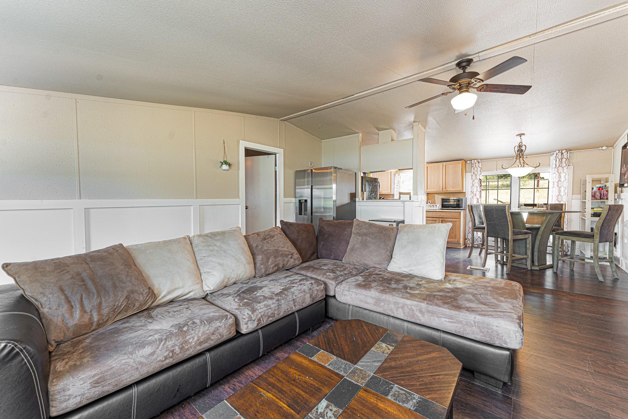 121 Redbird Ln, Smithville, TX 78957