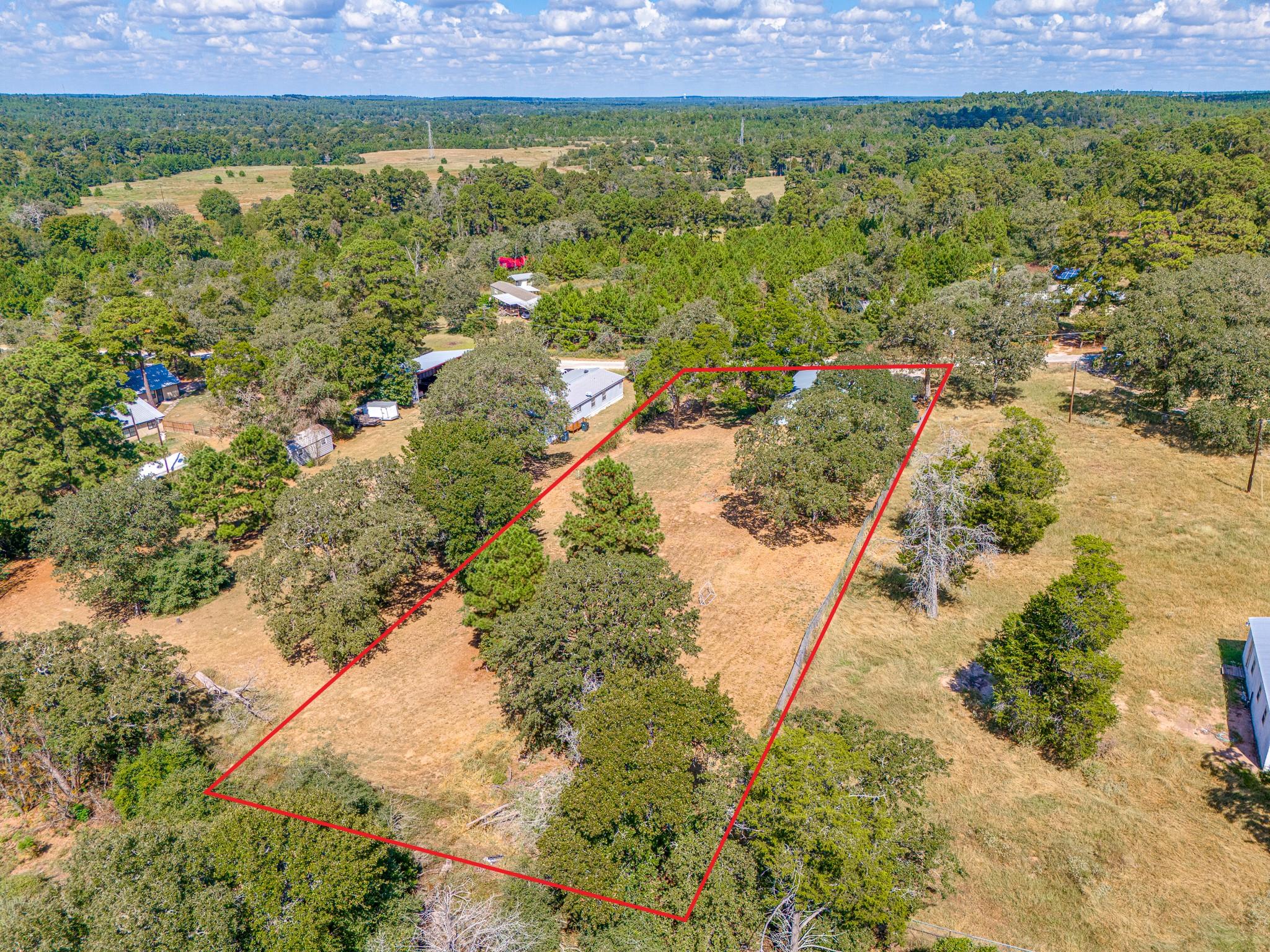 121 Redbird Ln, Smithville, TX 78957
