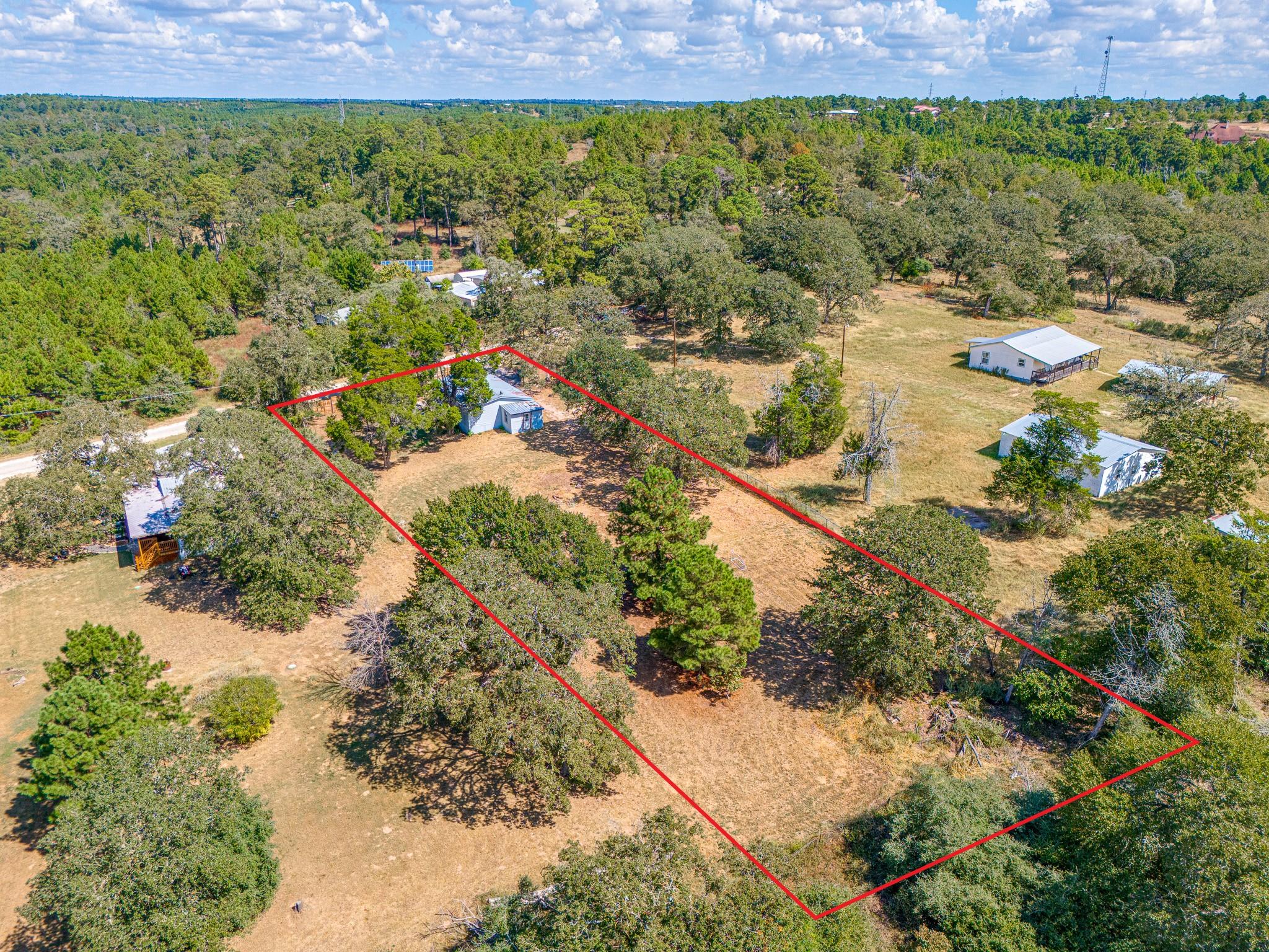 121 Redbird Ln, Smithville, TX 78957