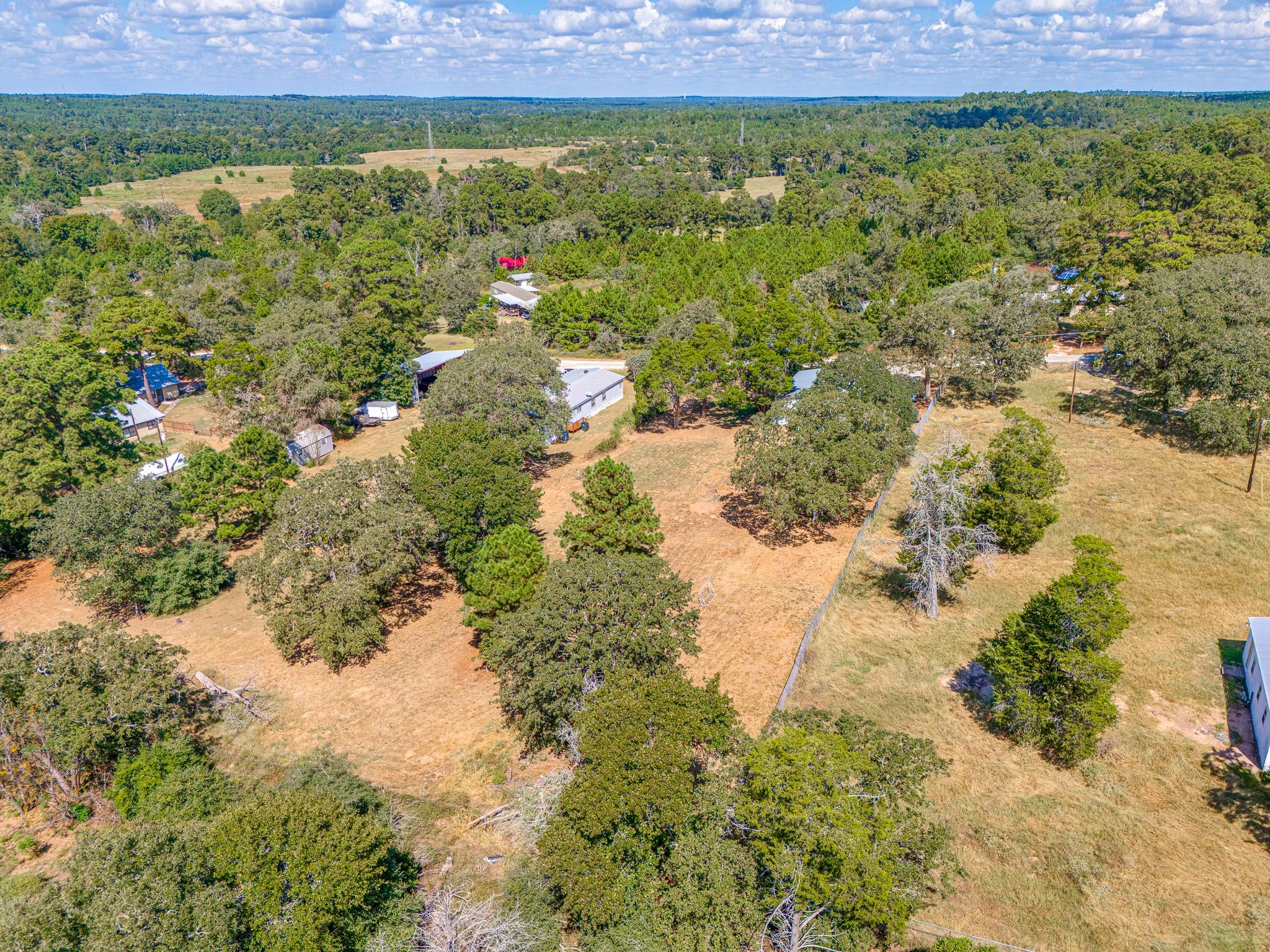 121 Redbird Ln, Smithville, TX 78957