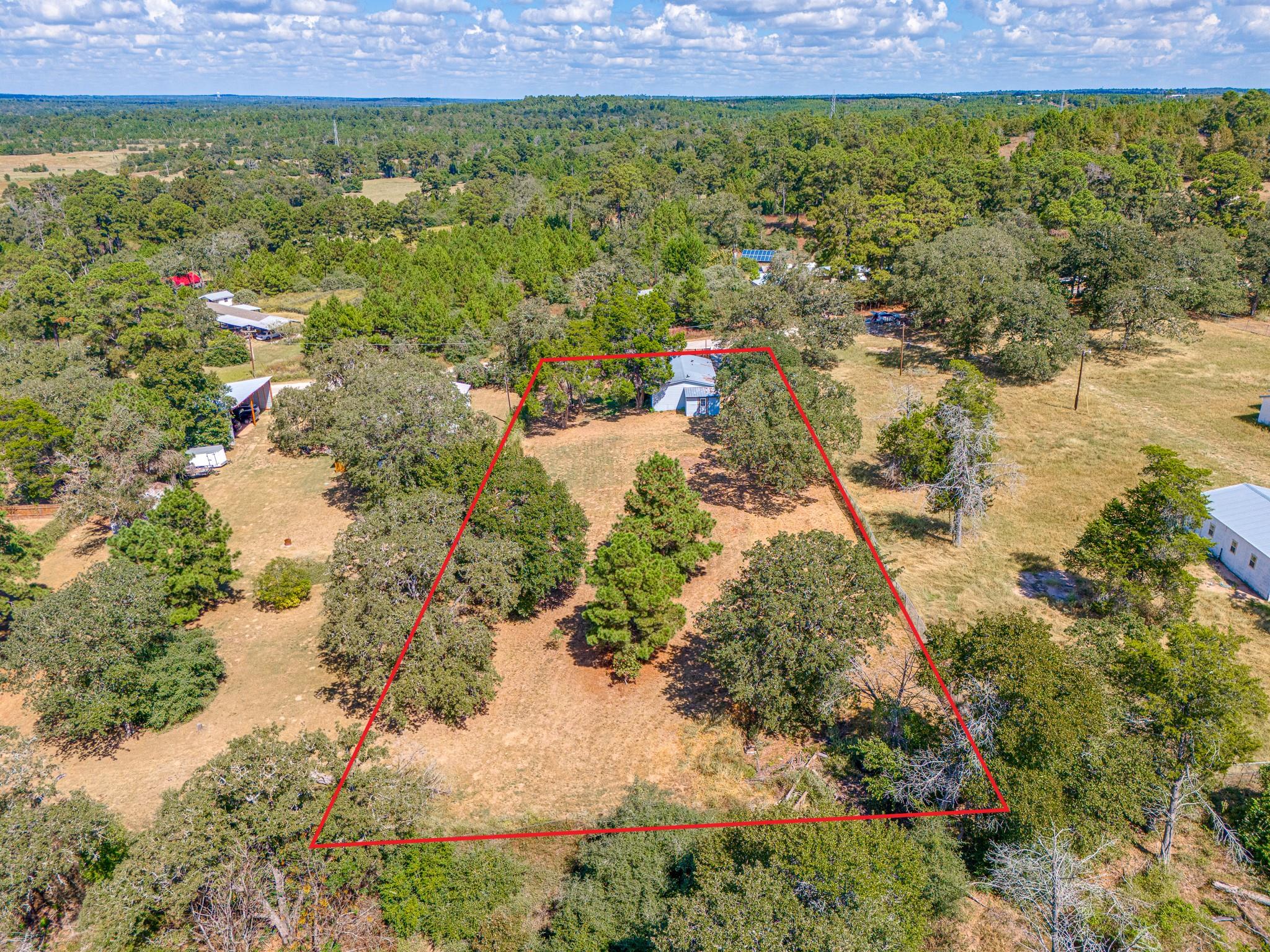 121 Redbird Ln, Smithville, TX 78957
