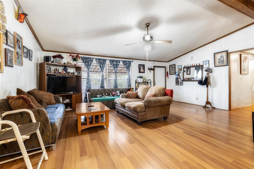 131 Fawn Ridge Rd, Cedar Creek, TX 78612