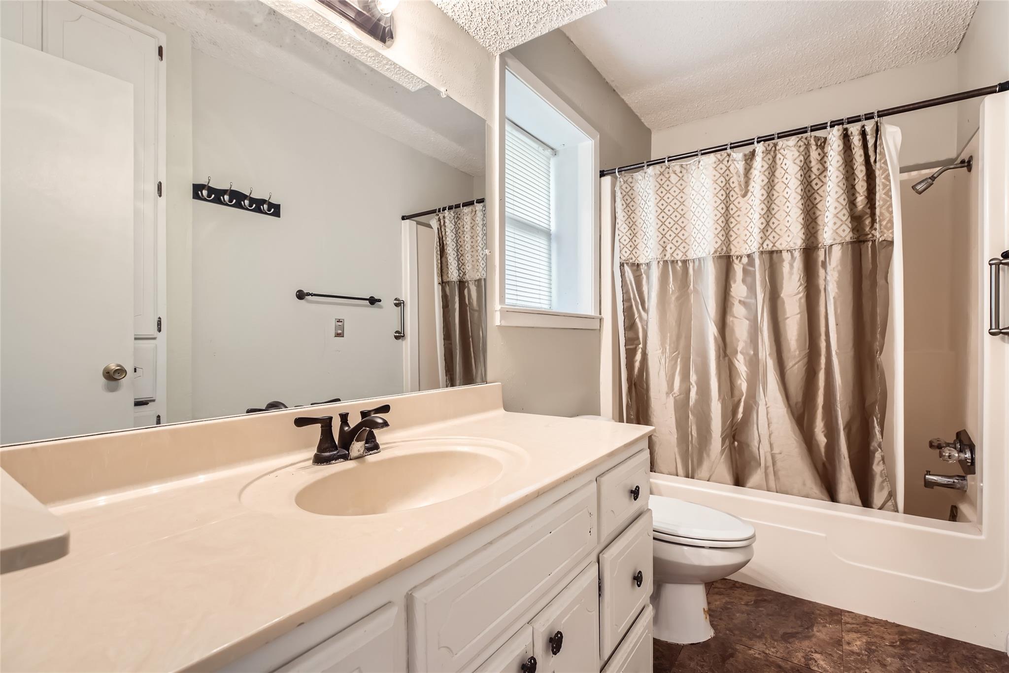 773 Lookout Dr, Canyon Lake, TX 78133