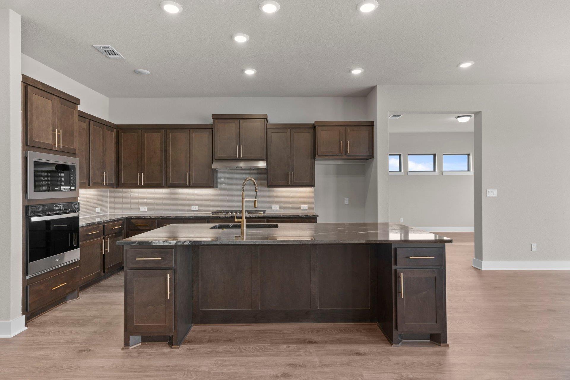 812 S Hemingway Loop, Liberty Hill, TX 78642