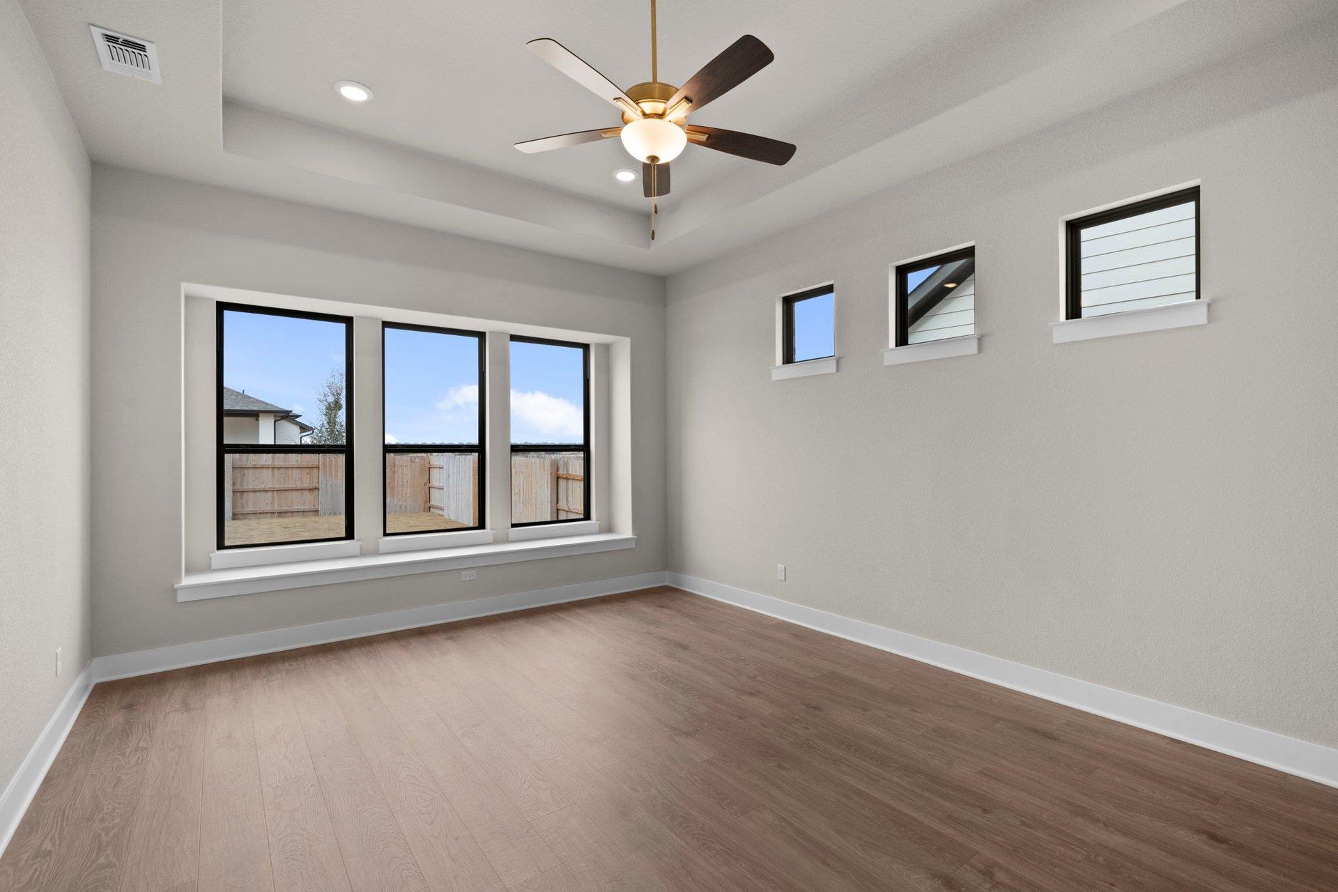 812 S Hemingway Loop, Liberty Hill, TX 78642