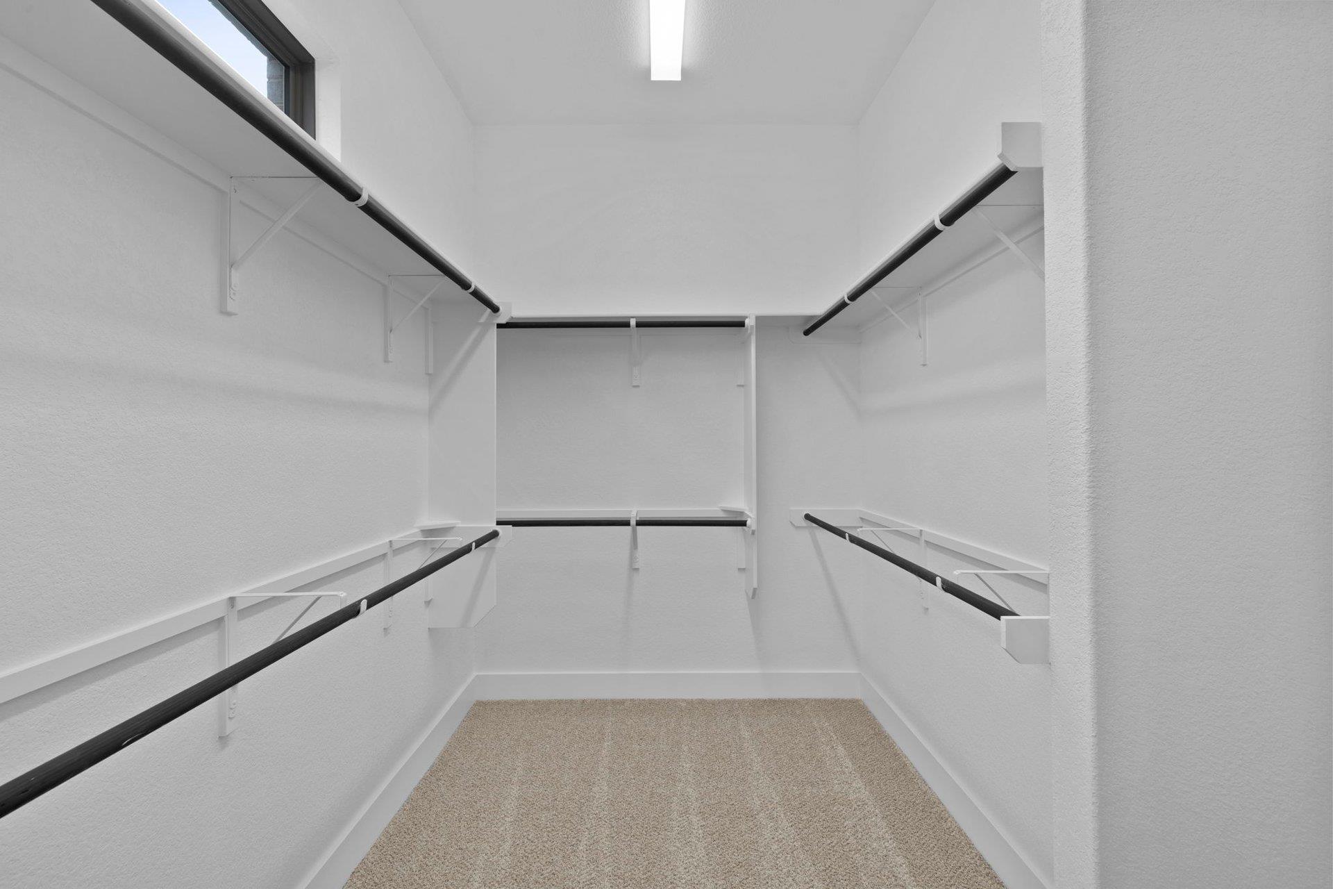 812 S Hemingway Loop, Liberty Hill, TX 78642