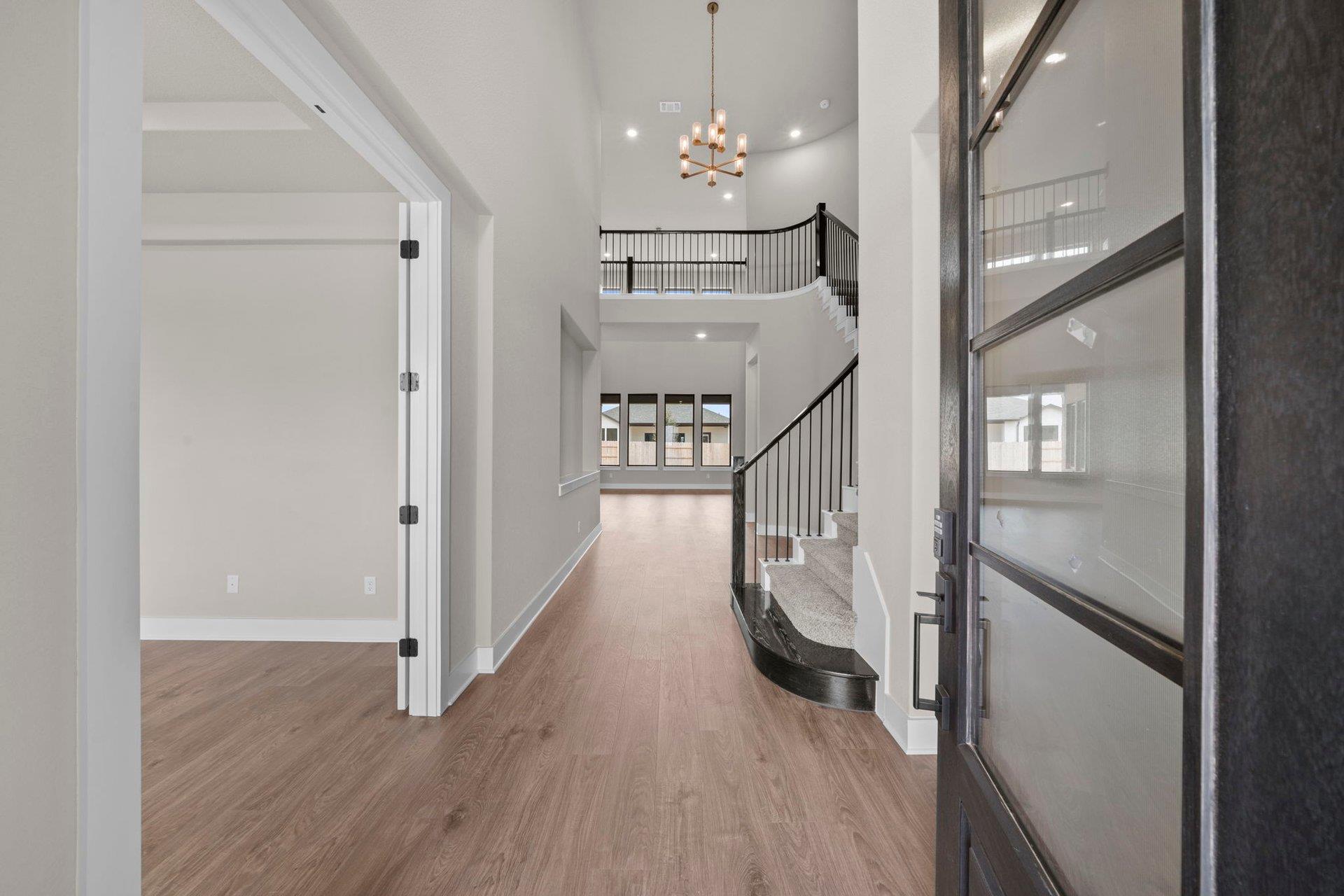 812 S Hemingway Loop, Liberty Hill, TX 78642