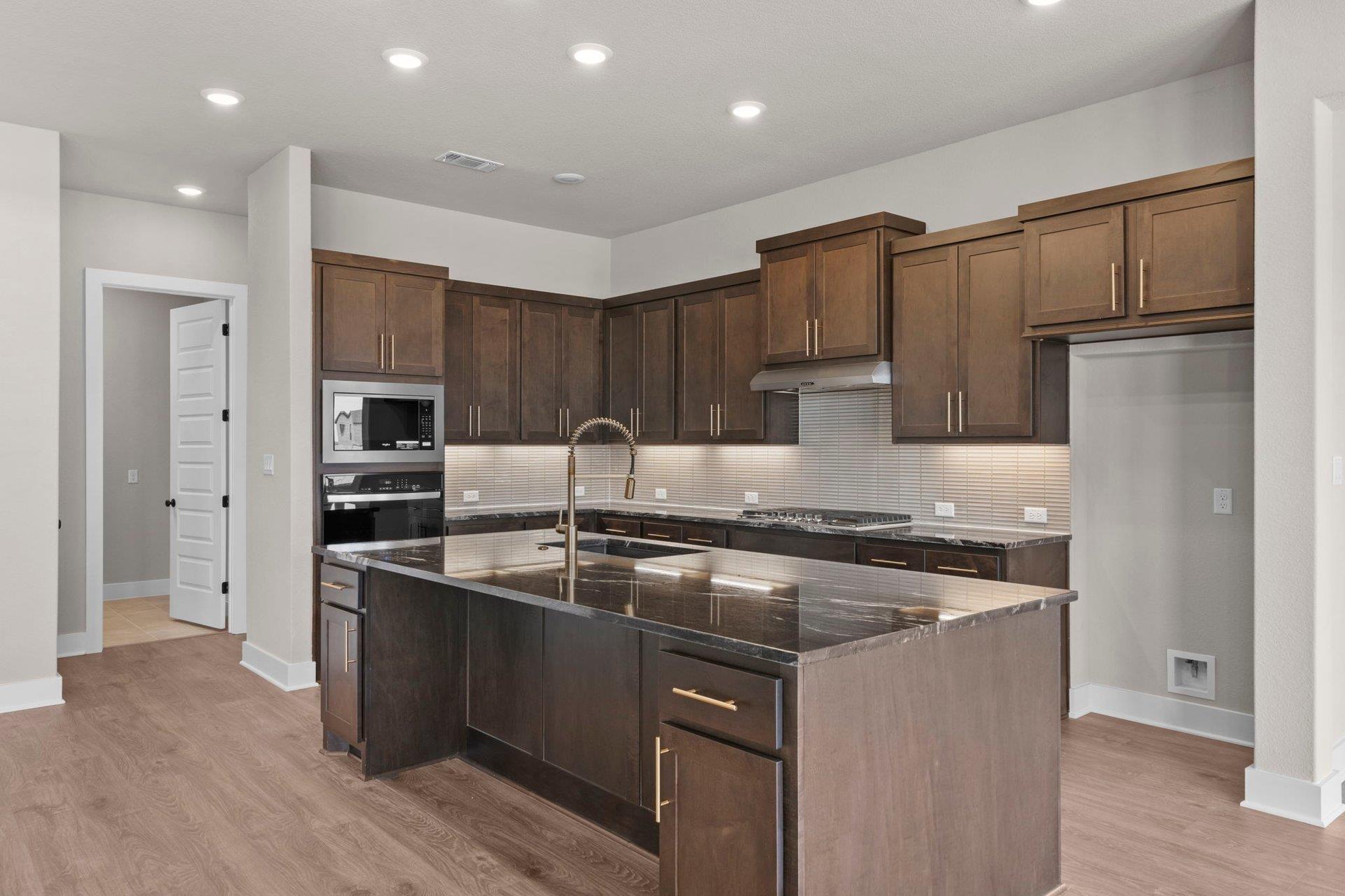 812 S Hemingway Loop, Liberty Hill, TX 78642